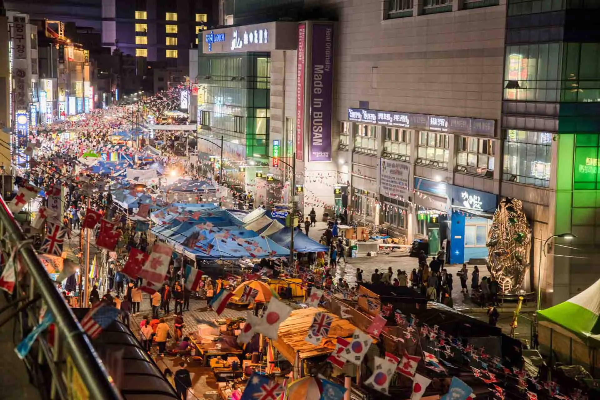 Targ rybny Jagalchi w Busan – największy w Korei Południowej, gdzie ulice tętnią życiem, jedzeniem i świeżymi produktami morza