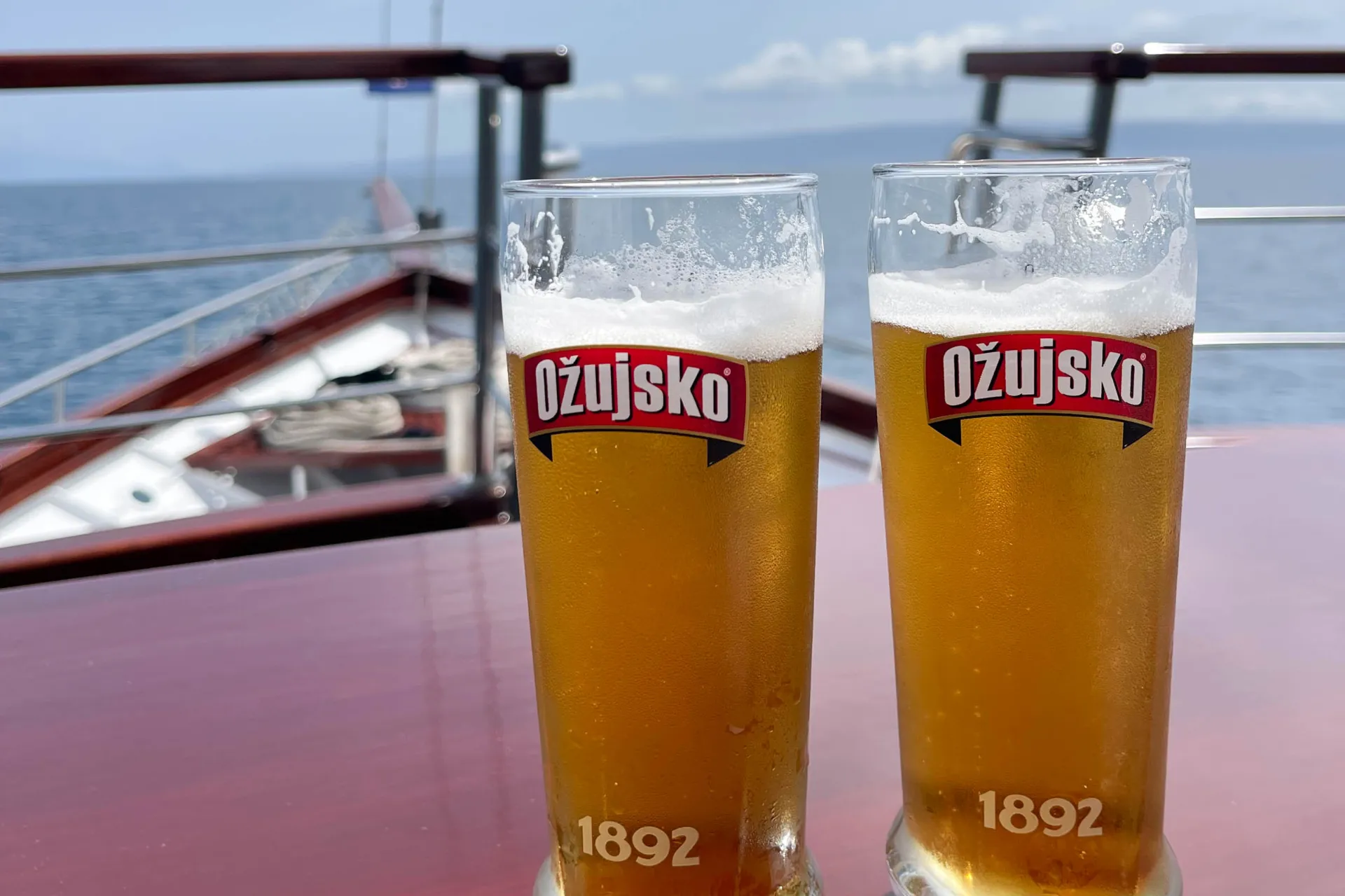 Zimne piwo i słońce na pokładzie Zimne piwo i słońce na pokładzie