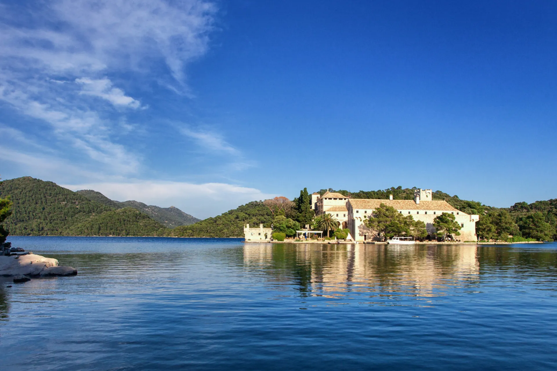 Piękne okoliczności przyrody na wyspie Mljet Piękne okoliczności przyrody na wyspie Mljet