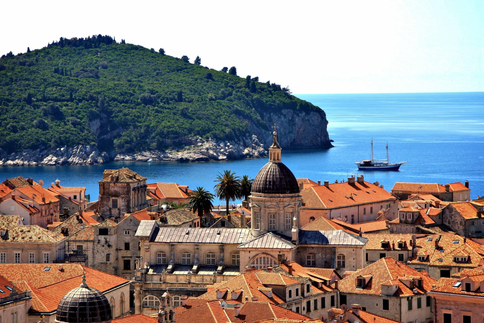 Dubrownik jest znany ze swojej klimatycznej starówki Dubrownik jest znany ze swojej klimatycznej starówki