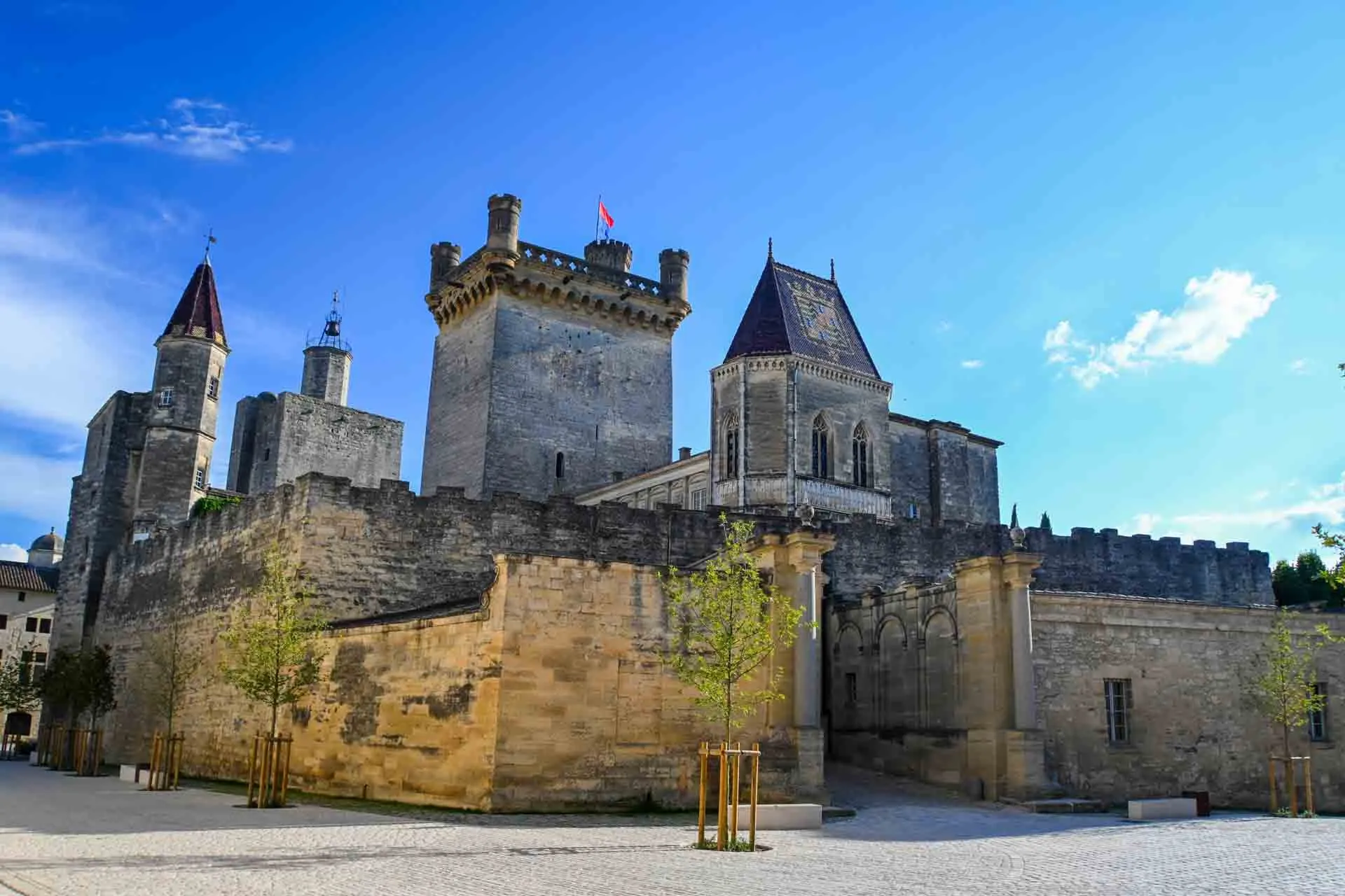 Słynny Pałac Książęcy w Uzès jest własnością rodziny d’Uzès