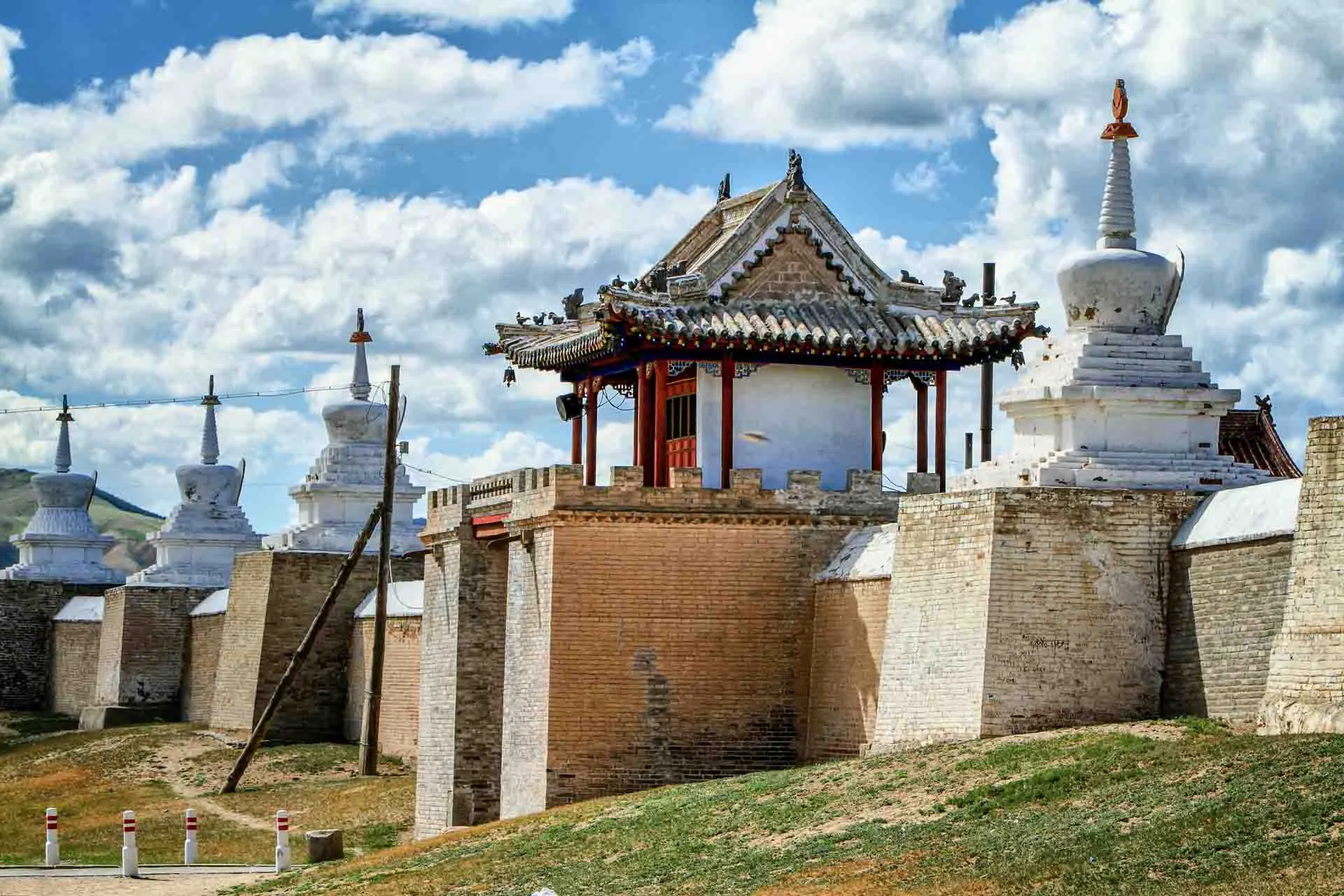 Klasztor Erdene Zuu w Karakorum, Mongolia – najstarszy klasztor buddyjski w kraju