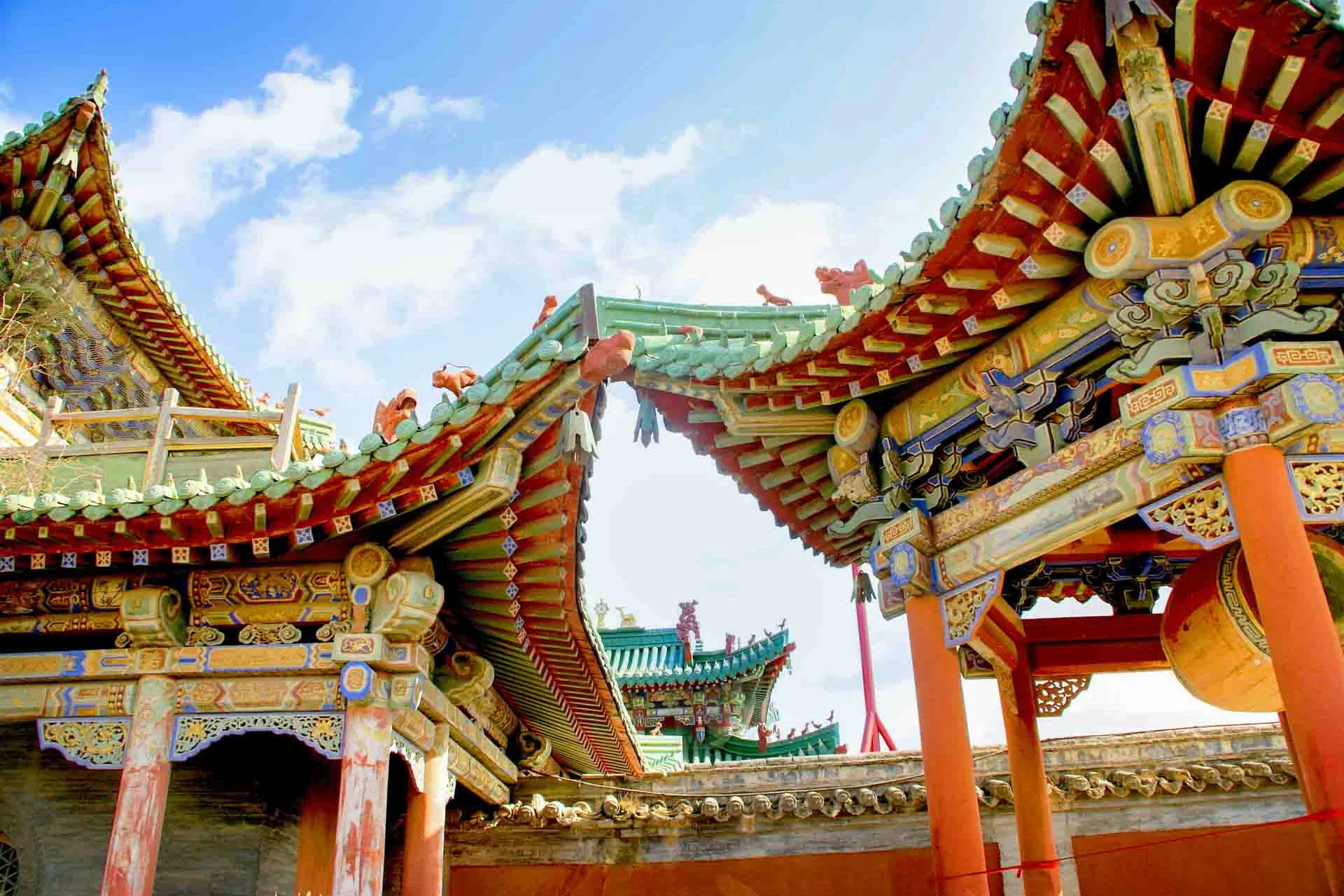 Ozdobne dachy Pałacu Zimowego w Ułan Bator