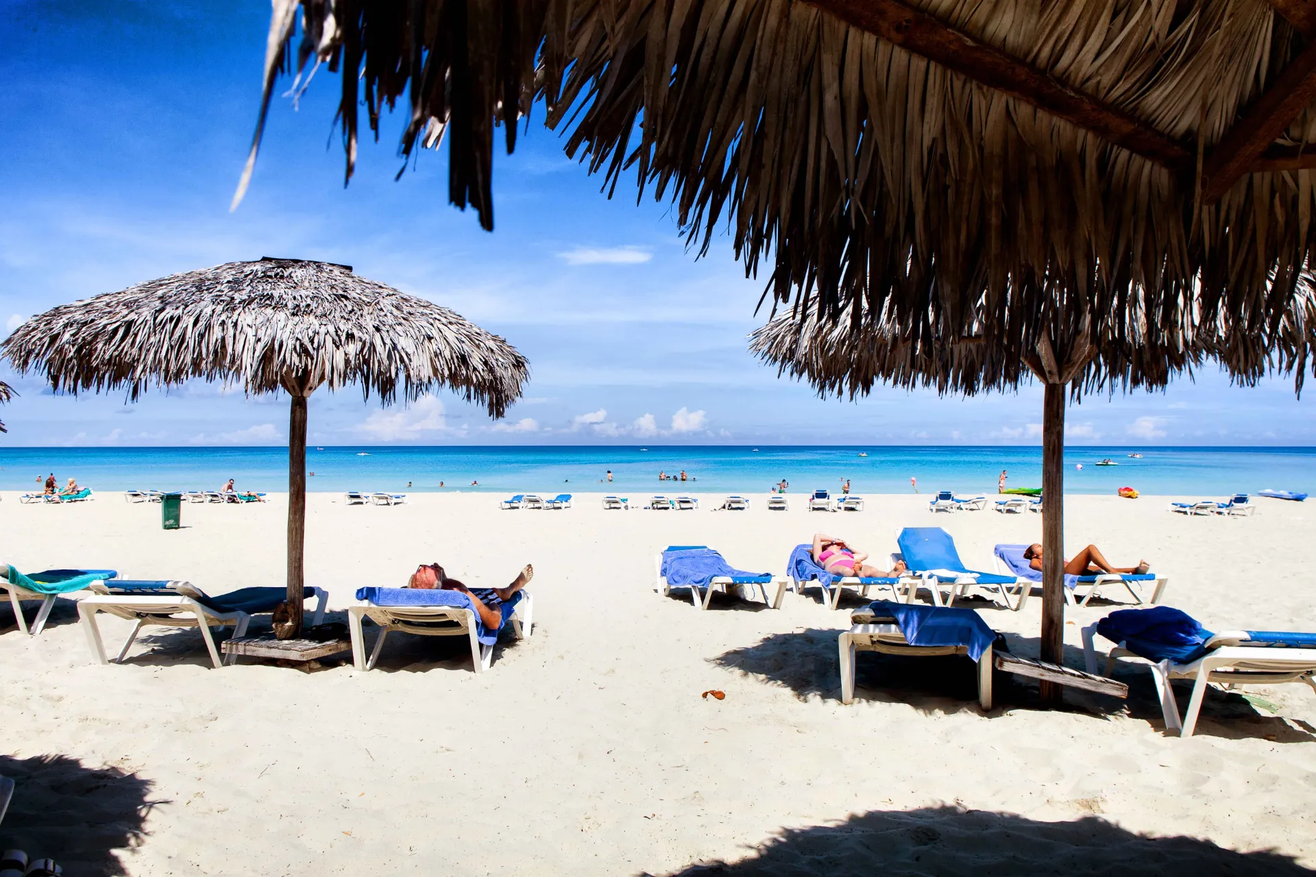 Plaża Varadero z leżakami Plaża Varadero z leżakami