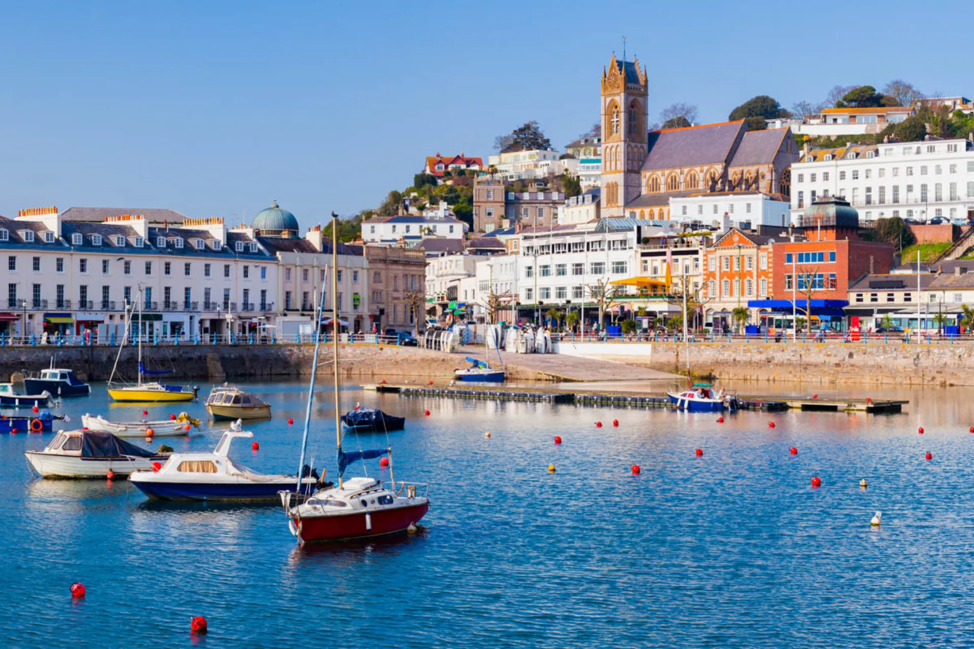 Nabrzeże w urokliwym Torquay – znane z serialu "Fawlty Towers" Nabrzeże w urokliwym Torquay – znane z serialu "Fawlty Towers"