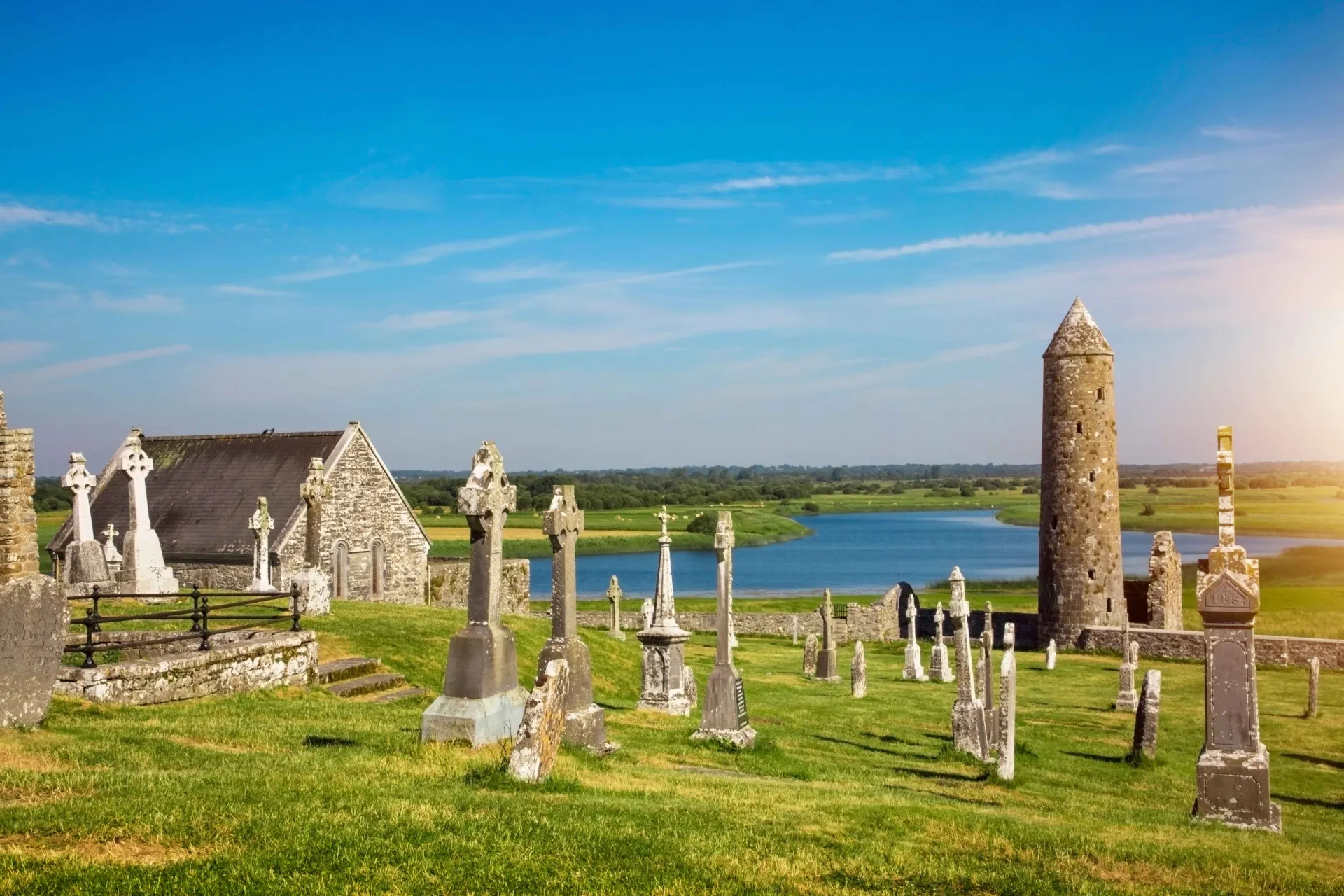 Część klasztoru Clonmacnoise Część klasztoru Clonmacnoise