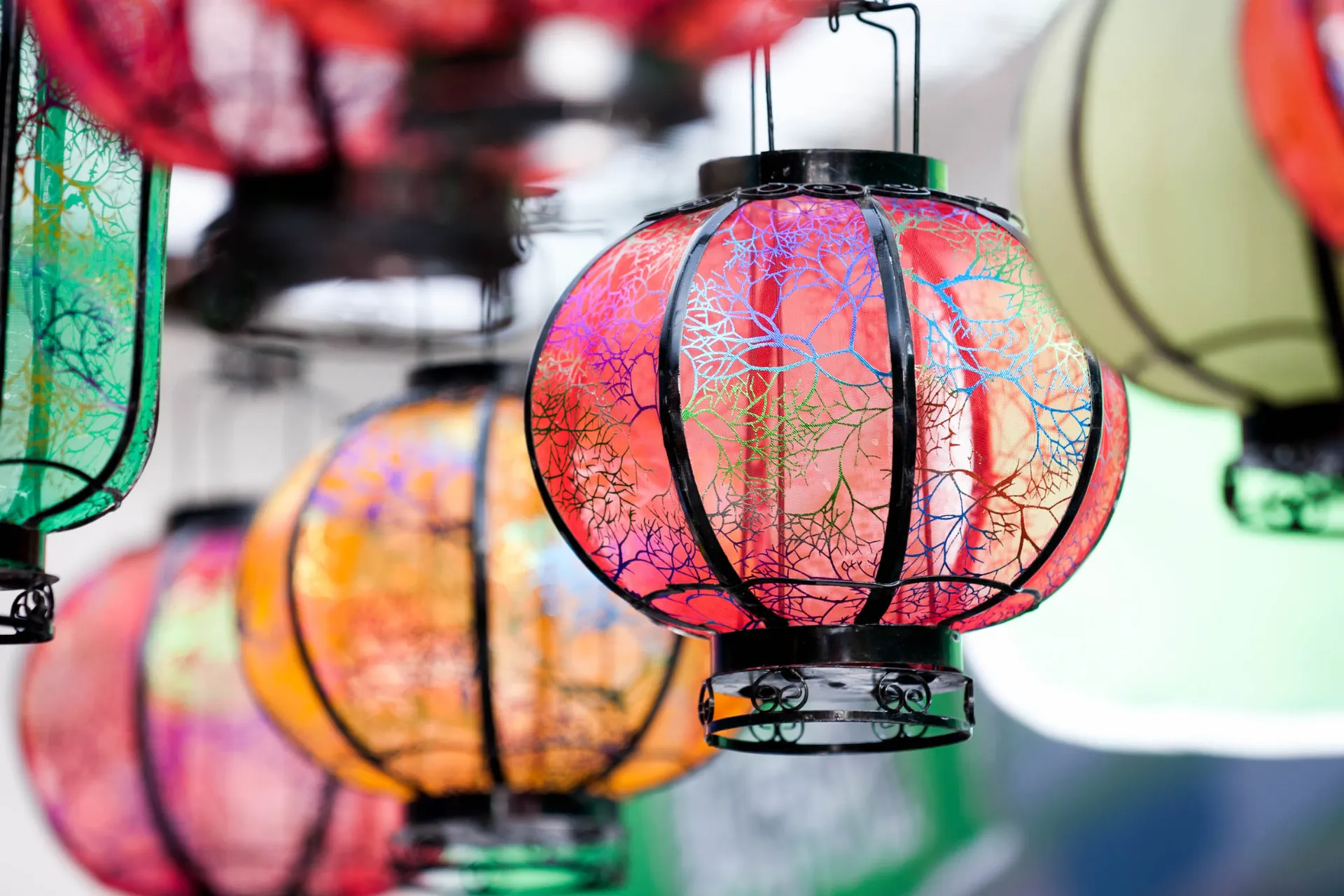 Kolorowe lampiony, które podczas Święta Lampionów symbolizują nadzieję, światło i szczęście