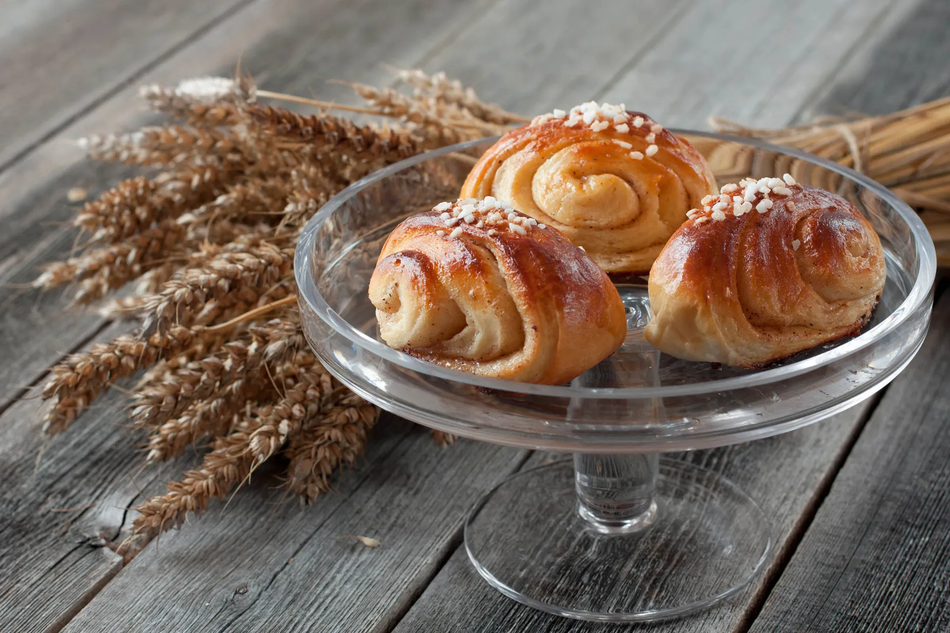 Fińskie "korvapuustit" – pachnące bułeczki cynamonowe Fińskie "korvapuustit" – pachnące bułeczki cynamonowe