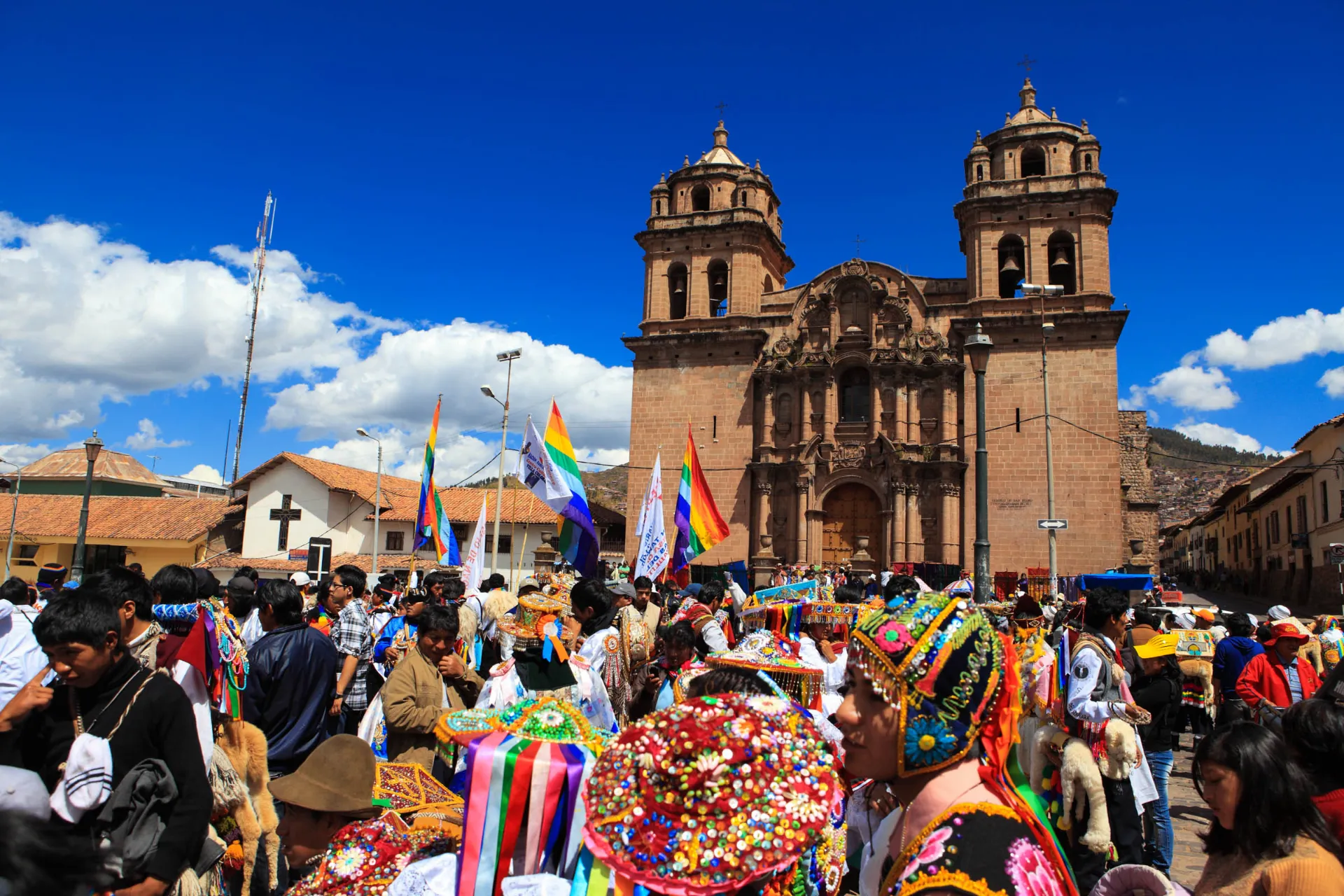 Tradycyjne święto w Cusco z kolorami i muzyką Tradycyjne święto w Cusco z kolorami i muzyką