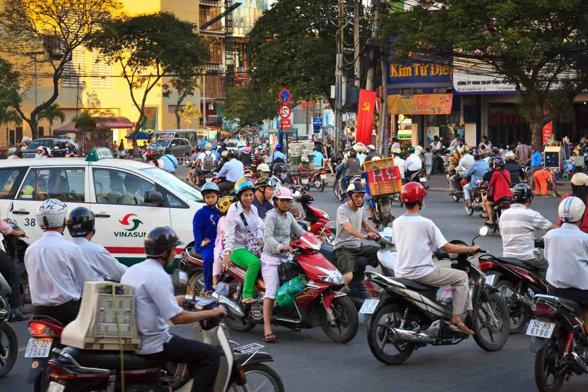 Ruch uliczny w Saigon to prawdziwe przeżycie