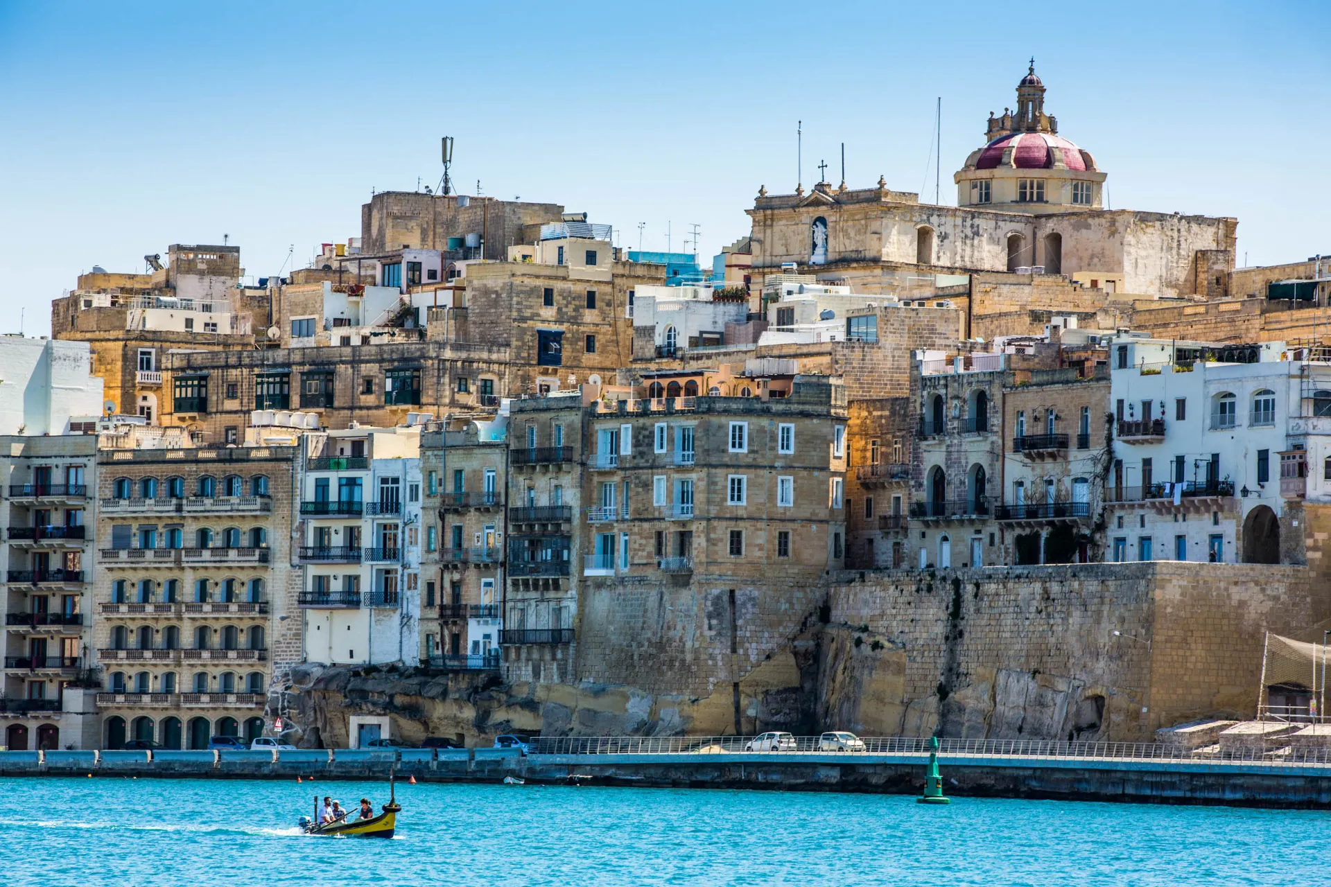 Widok na Vittoriosa z portu w Valletcie Widok na Vittoriosa z portu w Valletcie
