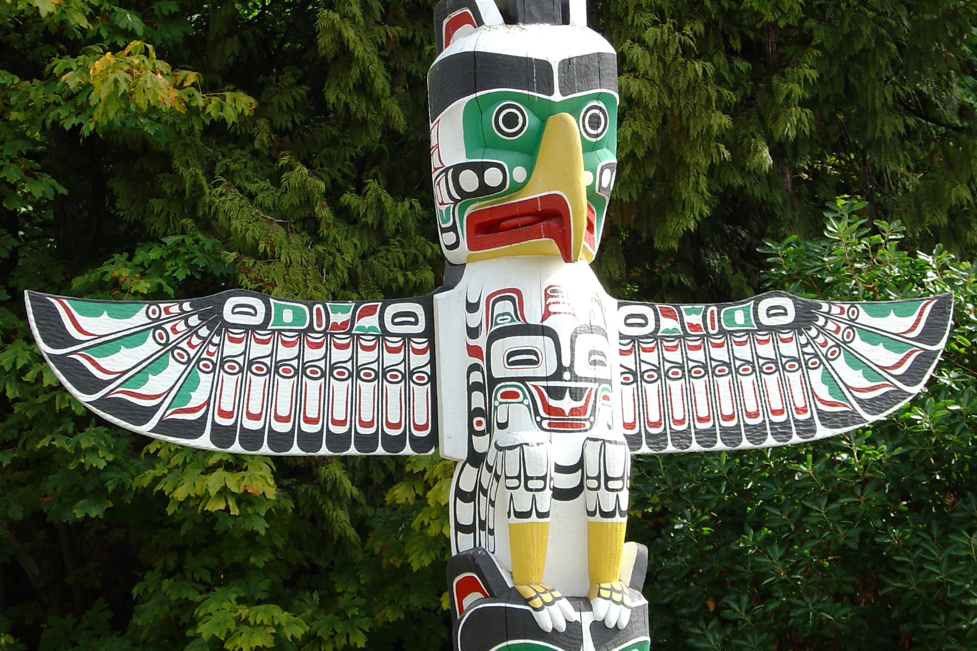 Tradycyjny totem w Vancouver, Kolumbia Brytyjska Tradycyjny totem w Vancouver, Kolumbia Brytyjska