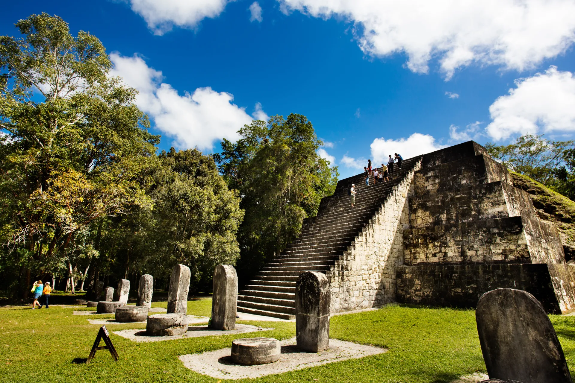 Czas na odkrywanie ruin Majów w Tikal