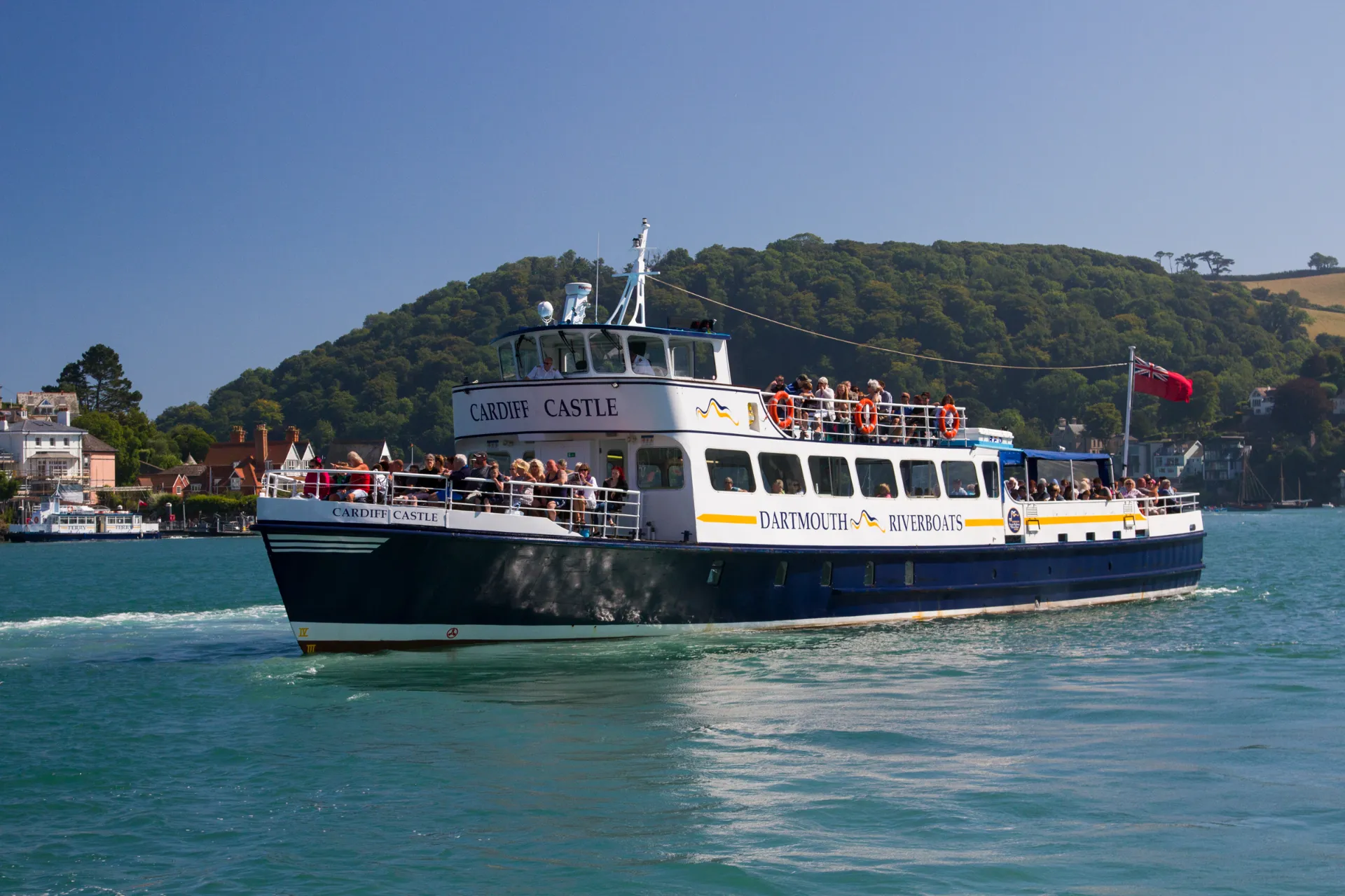 Łódź turystyczna na rzece Dart Łódź turystyczna na rzece Dart