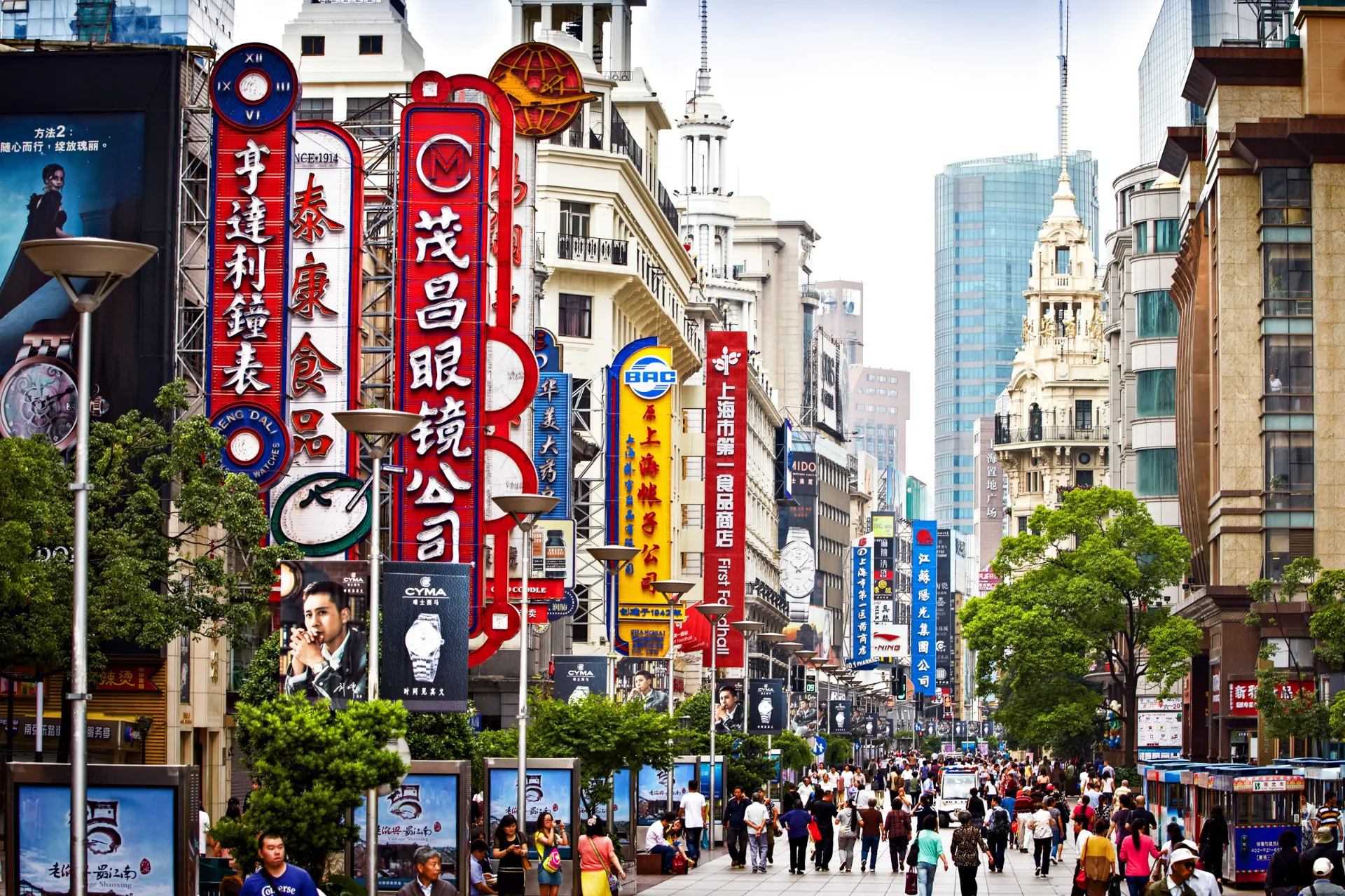 Ulica Nankińska w Szanghaju – jedna z najsłynniejszych ulic handlowych w całej Azji Ulica Nankińska w Szanghaju – jedna z najsłynniejszych ulic handlowych w całej Azji