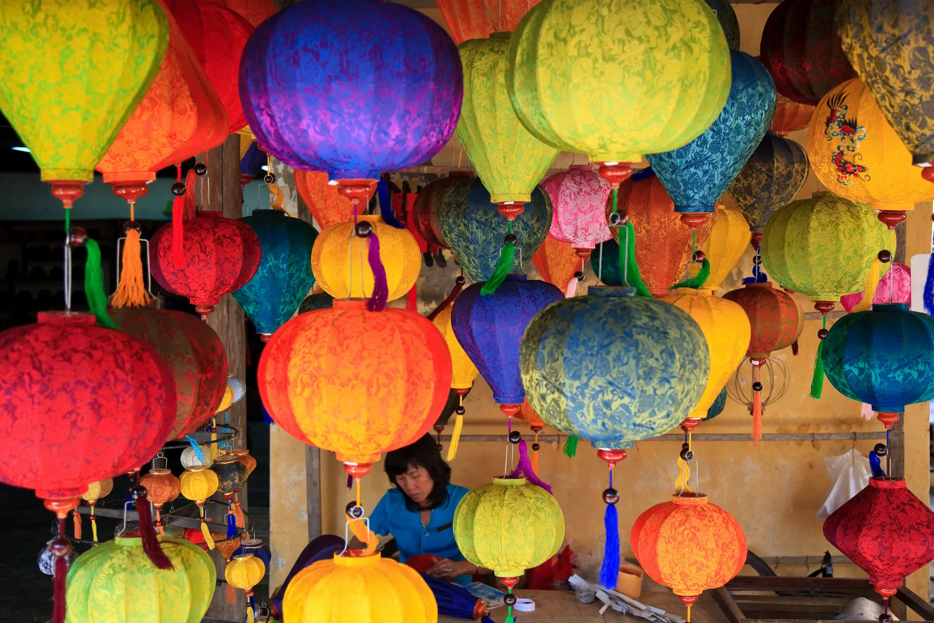 Kolorowe lampy na targu Kolorowe lampy na targu