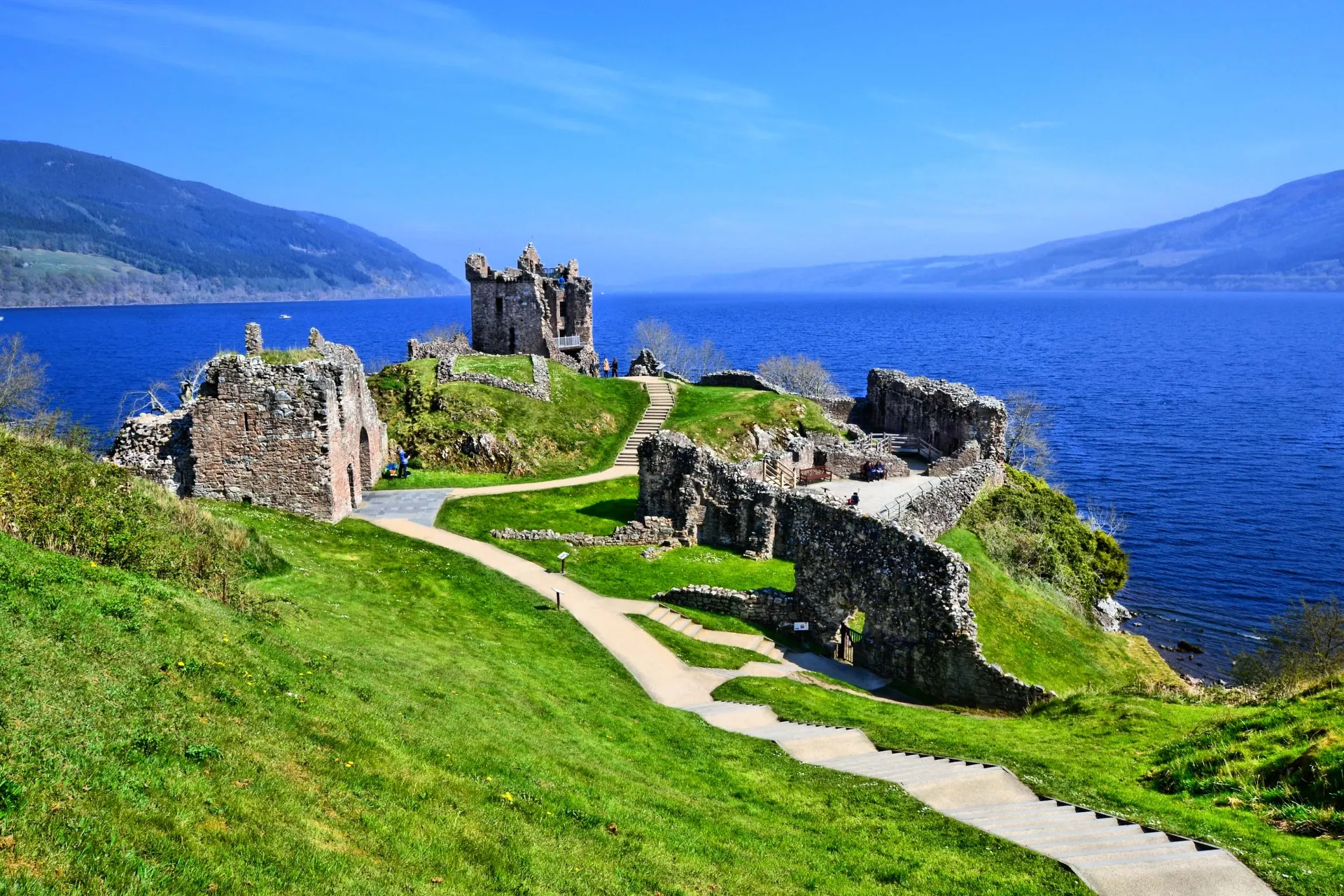 Ruiny zamku Urquhart nad Loch Ness