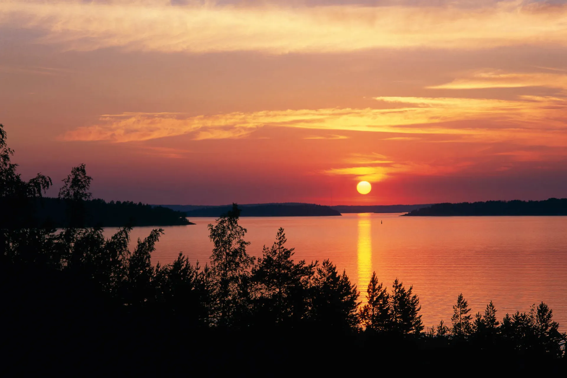 Zachód słońca nad jeziorem Zachód słońca nad jeziorem