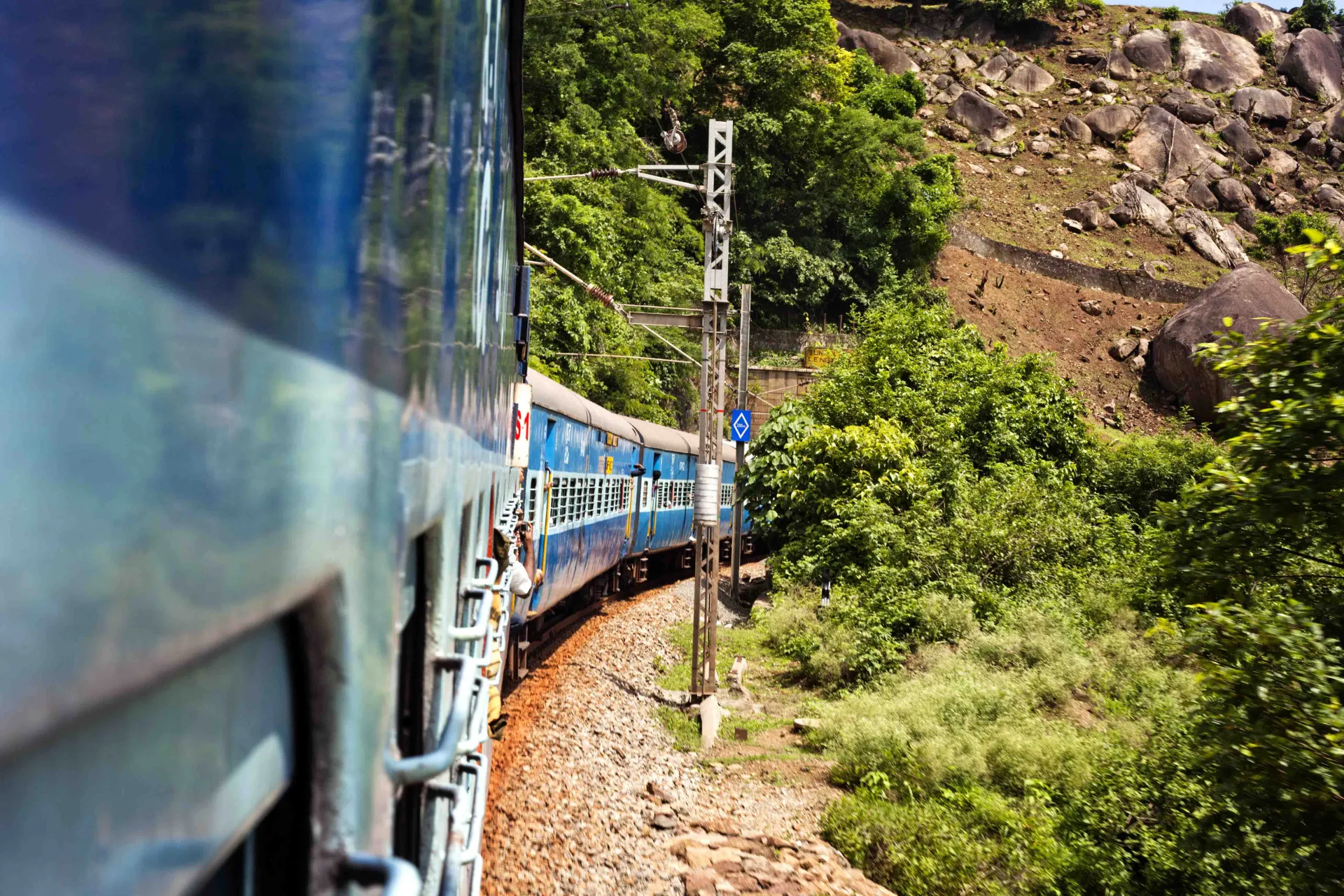 Podróż pociągiem w Indiach to wyjątkowe doświadczenie