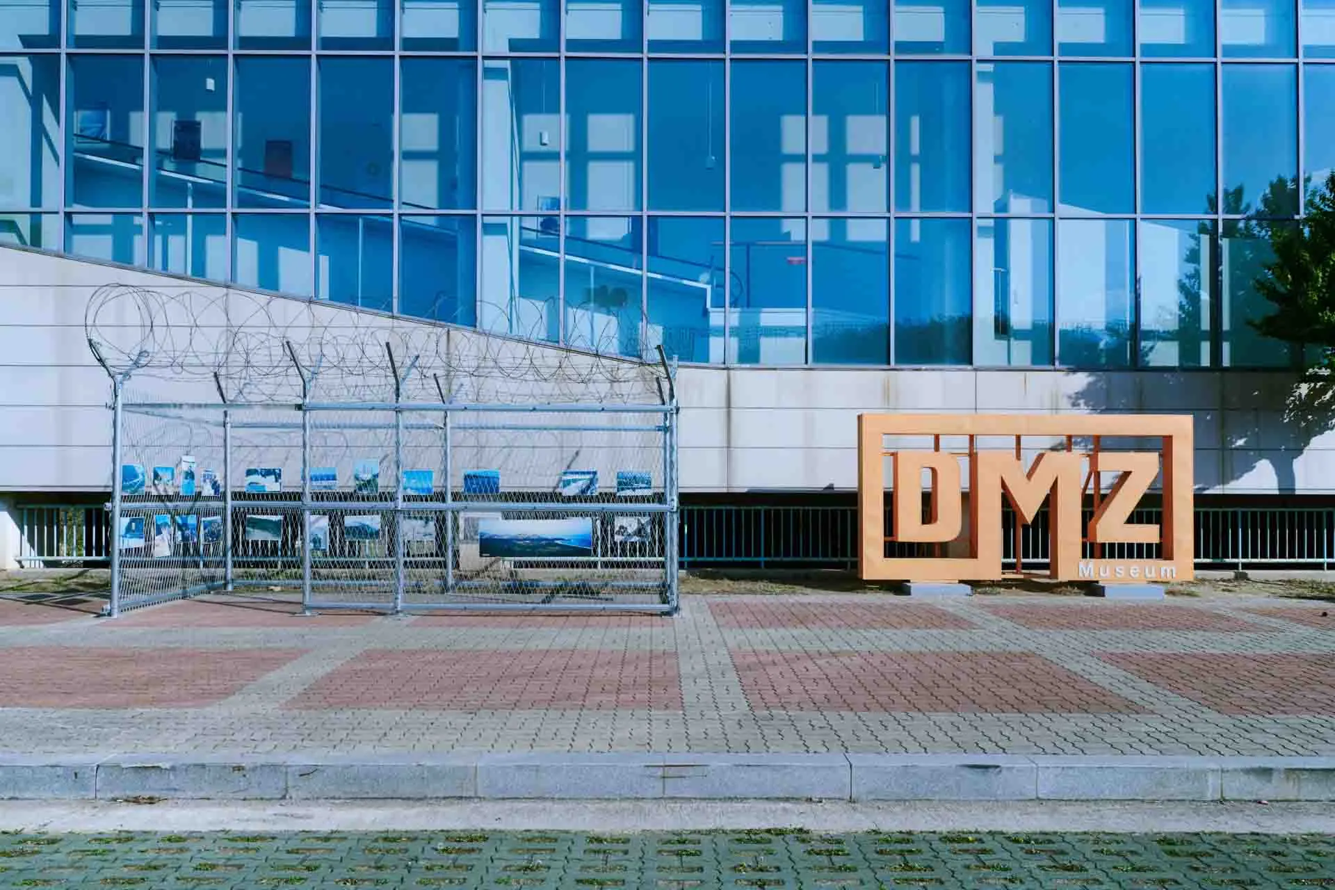 DMZ (Strefa Zdemilitaryzowana) – granica między Koreą Północną a Południową