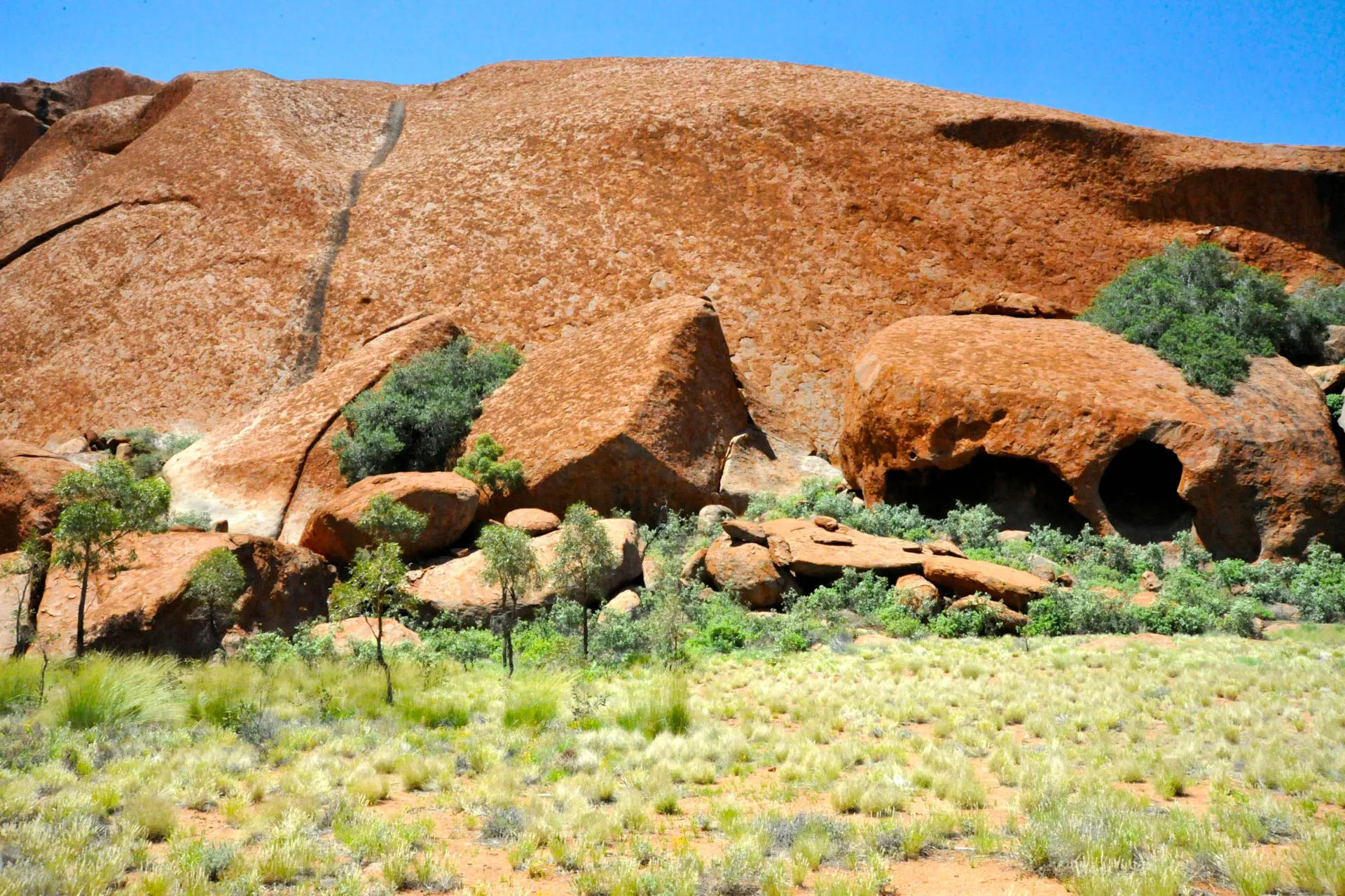 Uhuru – u podnóża Ayers Rock Uhuru – u podnóża Ayers Rock