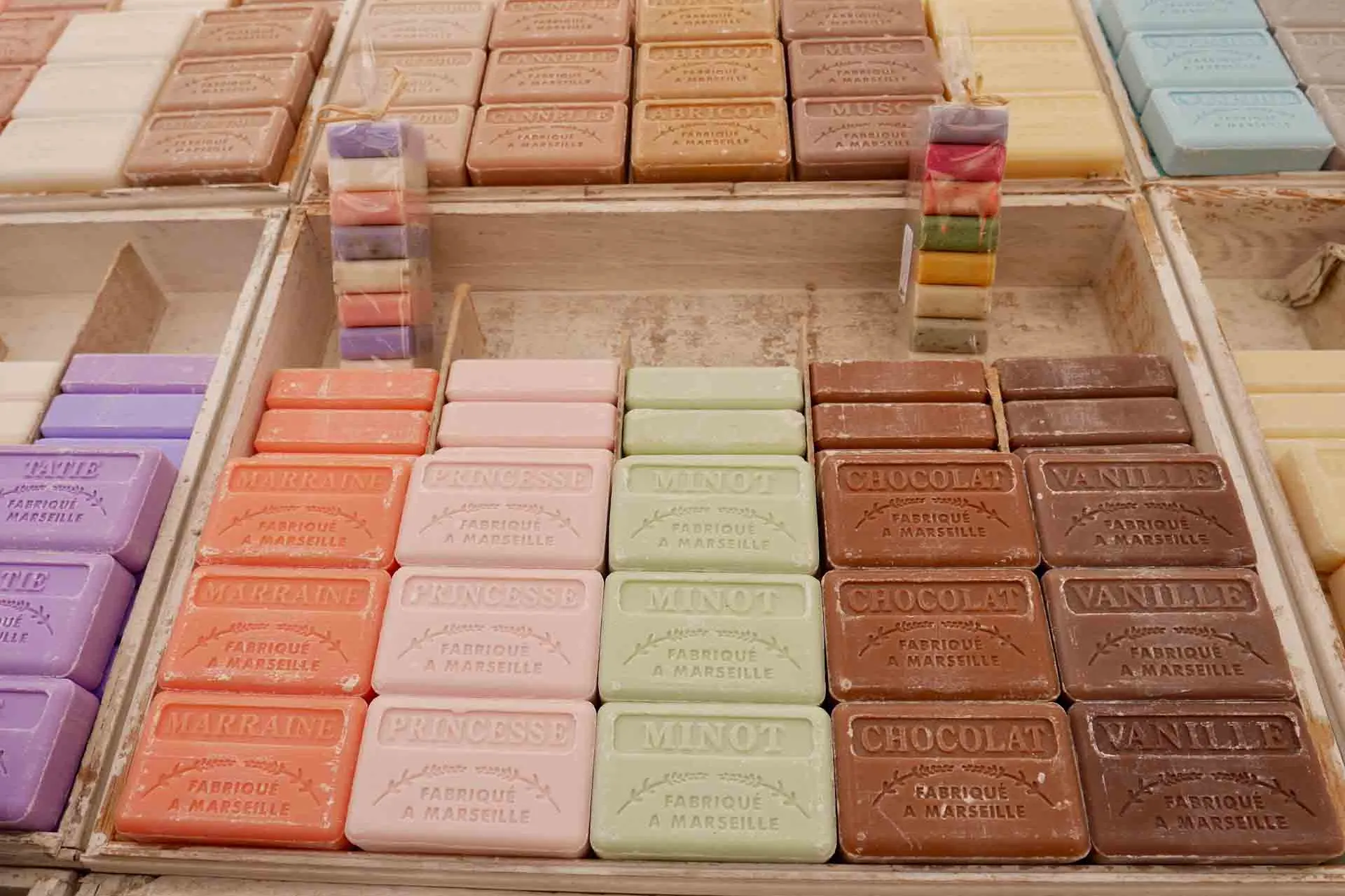 Mydła z Marsylii na targu w Aix-en-Provence