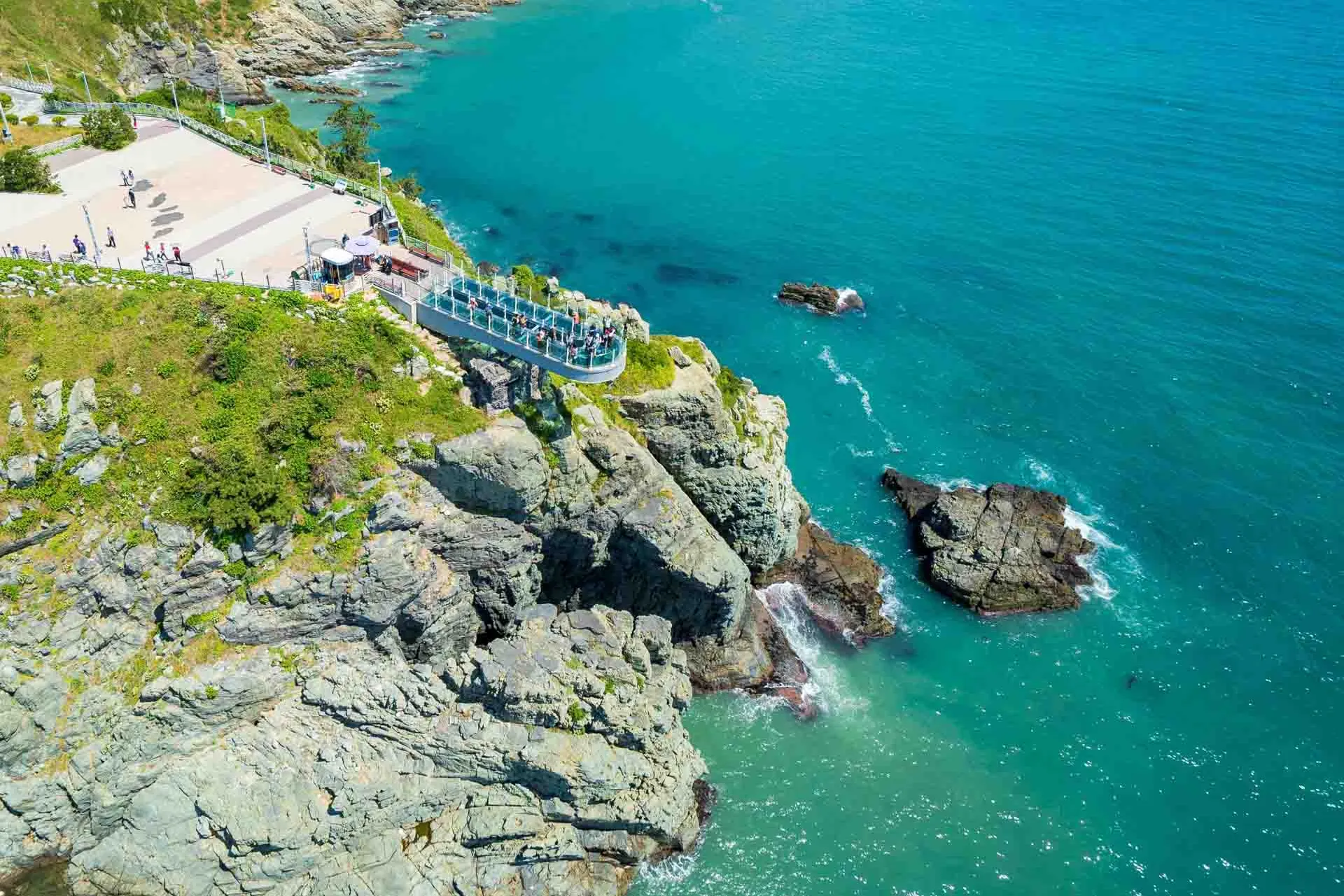 Skywalk Oryukdo w Busan – szklany most nad skałami