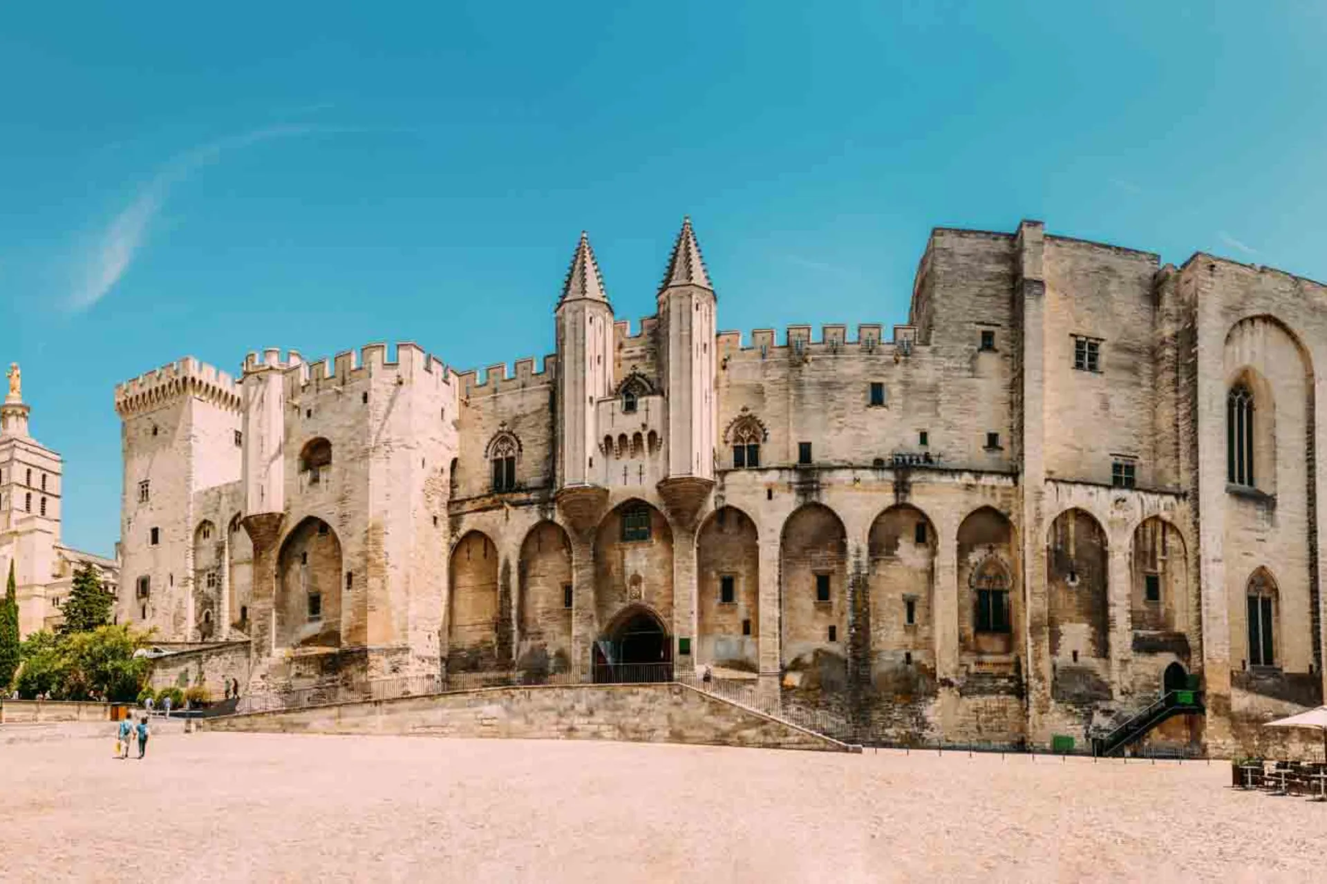 Pałac Papieży – jeden z największych gotyckich pałaców w Europie