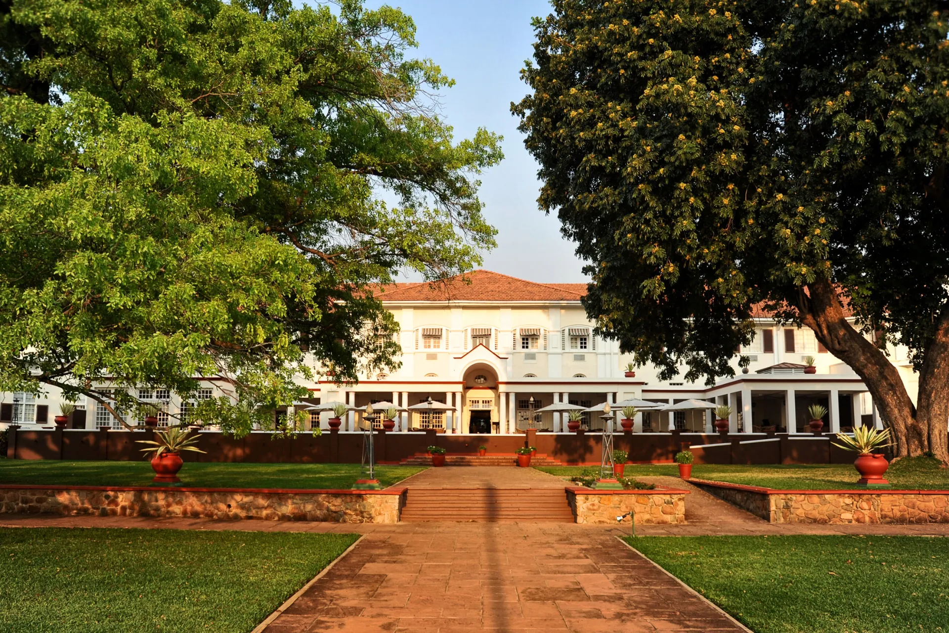 Majestatyczny Victoria Falls Hotel w Zimbabwe Majestatyczny Victoria Falls Hotel w Zimbabwe