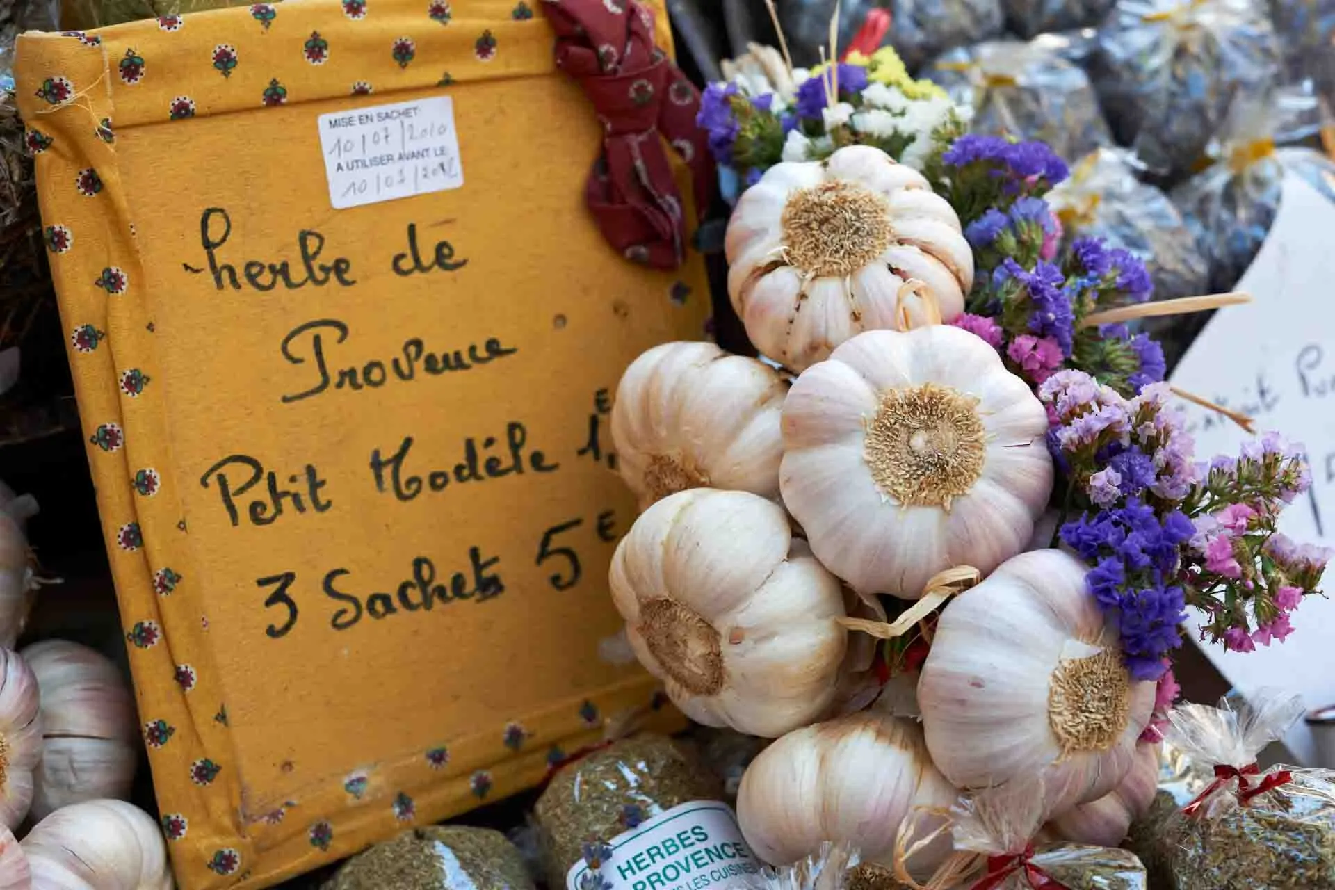 Targ z czosnkiem i przyprawami