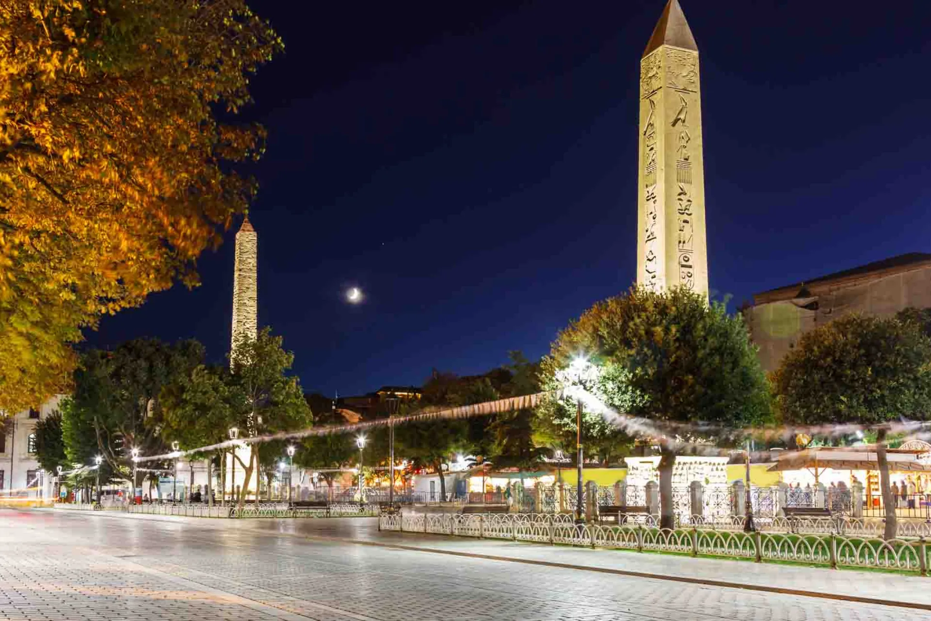 Obelisk Teodozjusza majestatycznie wznosi się na Hipodromie w Stambule na pamiątkę cesarskiej świetności miasta