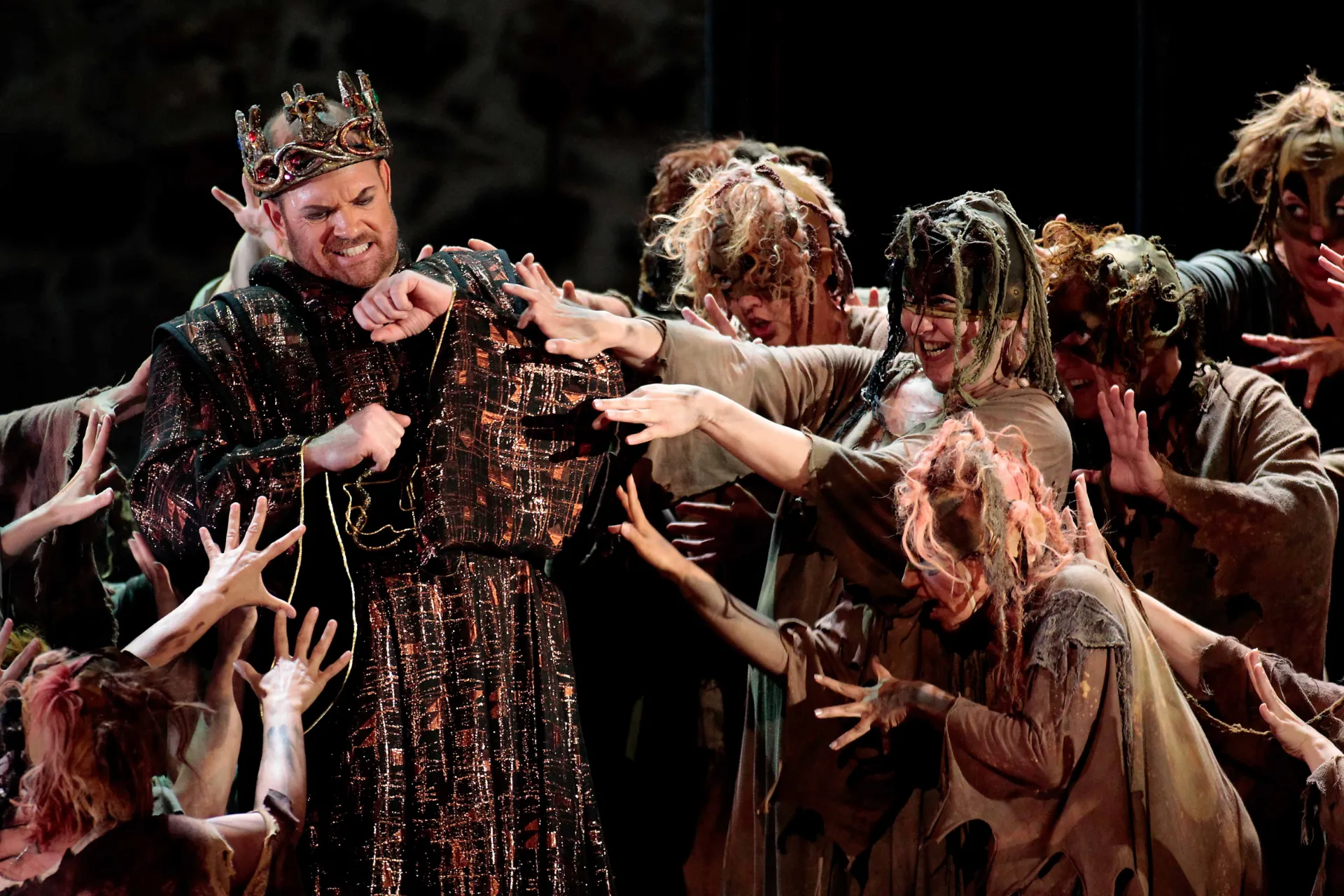 Macbeth otoczony przez czarownice Macbeth otoczony przez czarownice