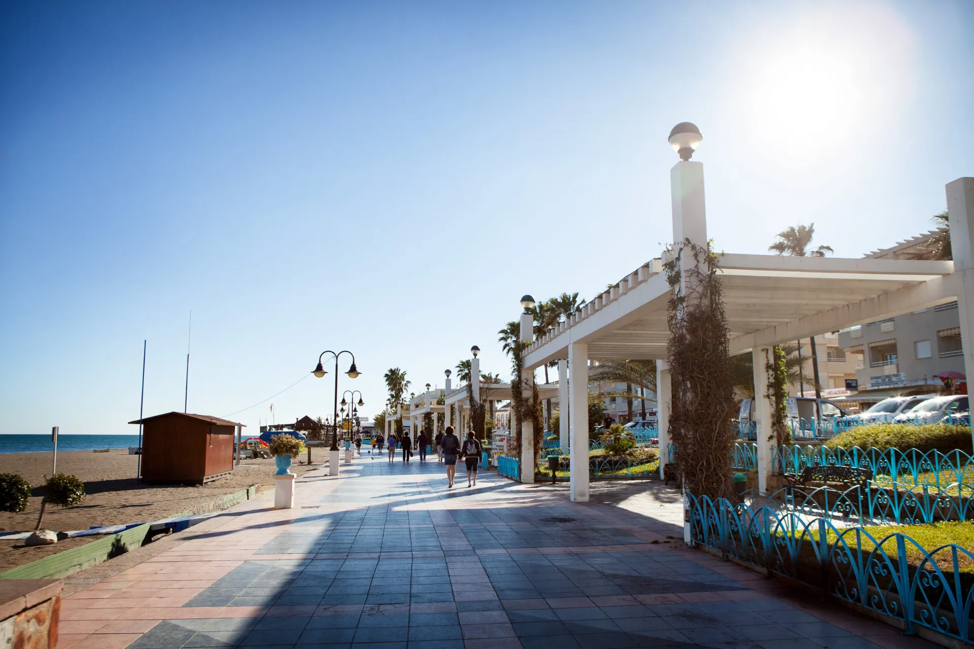 Bardzo długa nadmorska promenada w Torremolinos Bardzo długa nadmorska promenada w Torremolinos
