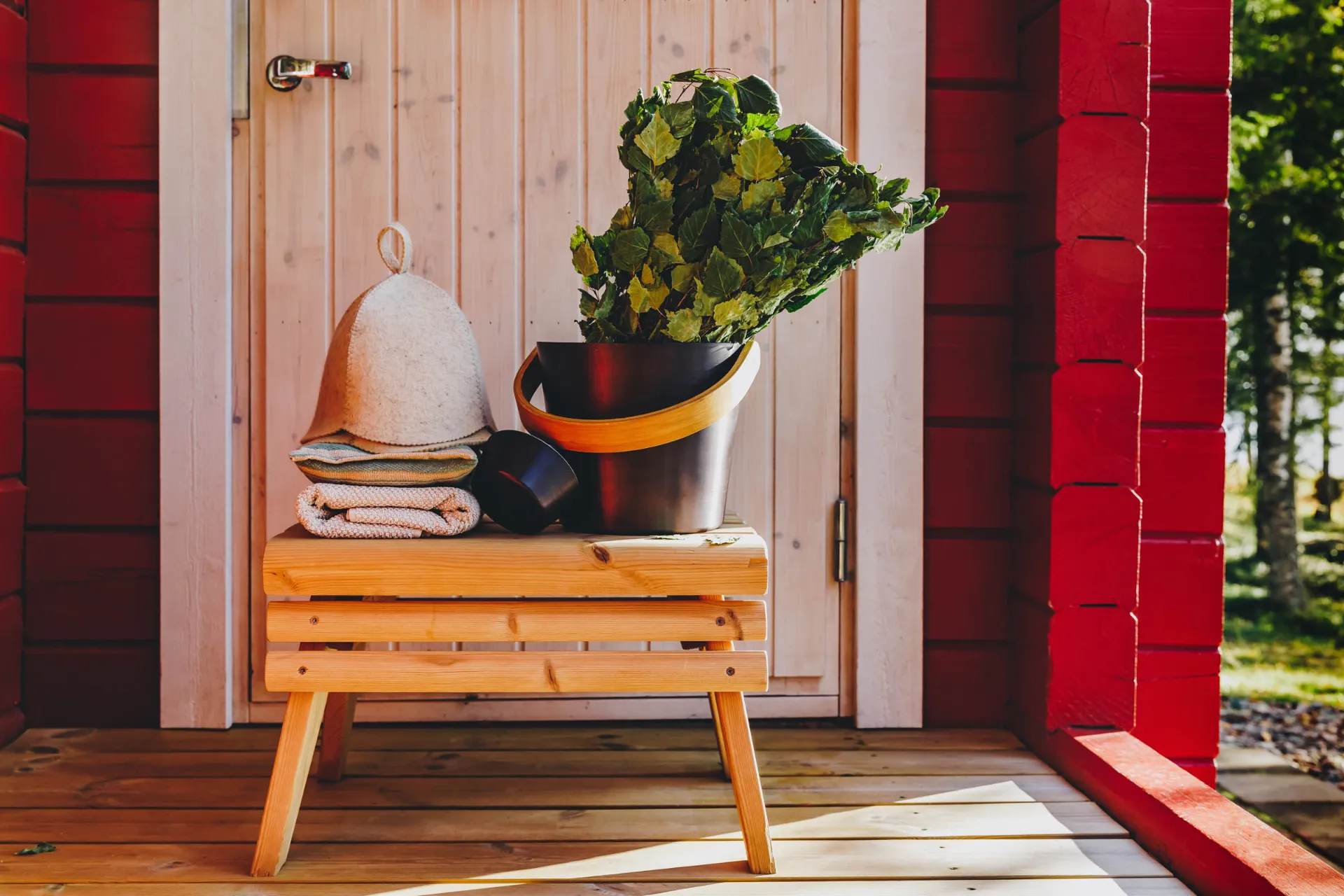 Saunatradition w Finlandii – gotowość do relaksującego rytuału z brzozowymi witkami i ciepłem Saunatradition w Finlandii – gotowość do relaksującego rytuału z brzozowymi witkami i ciepłem