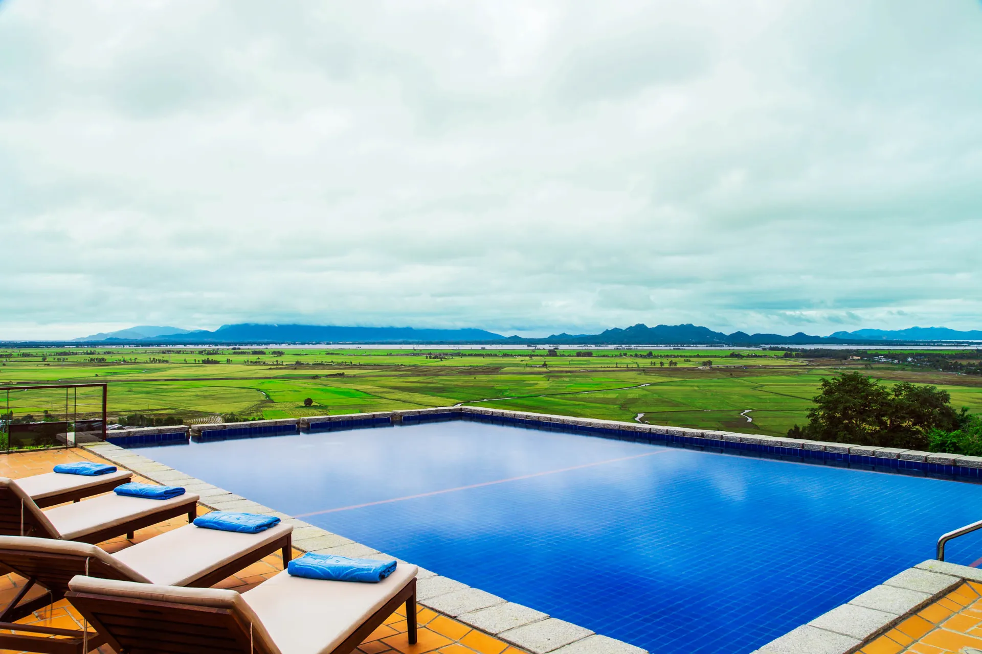 Nocujemy w nowym hotelu Victoria Nui Sam Lodge w Chau Doc Nocujemy w nowym hotelu Victoria Nui Sam Lodge w Chau Doc