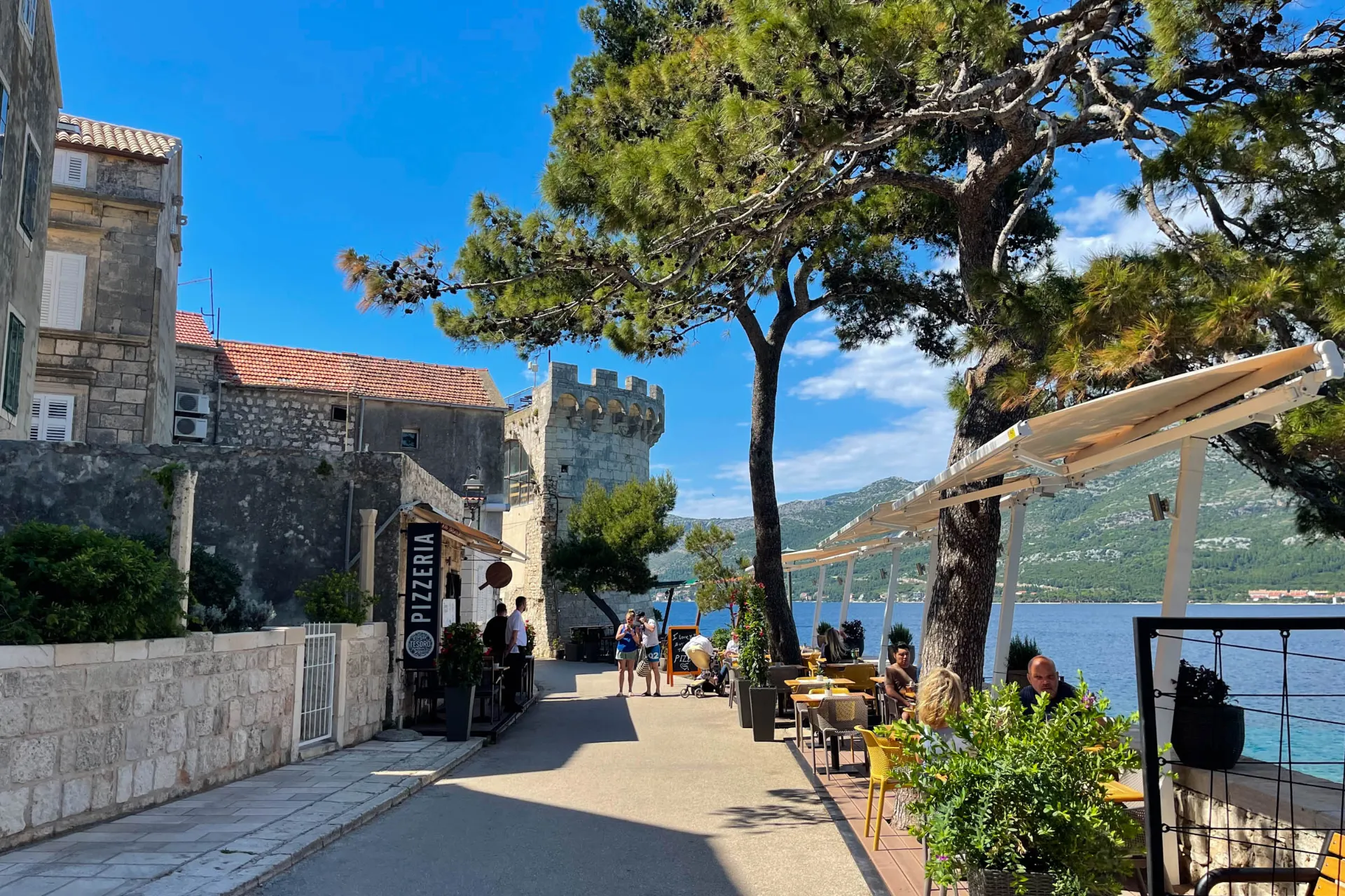 Nadmorska promenada w Korčuli Nadmorska promenada w Korčuli