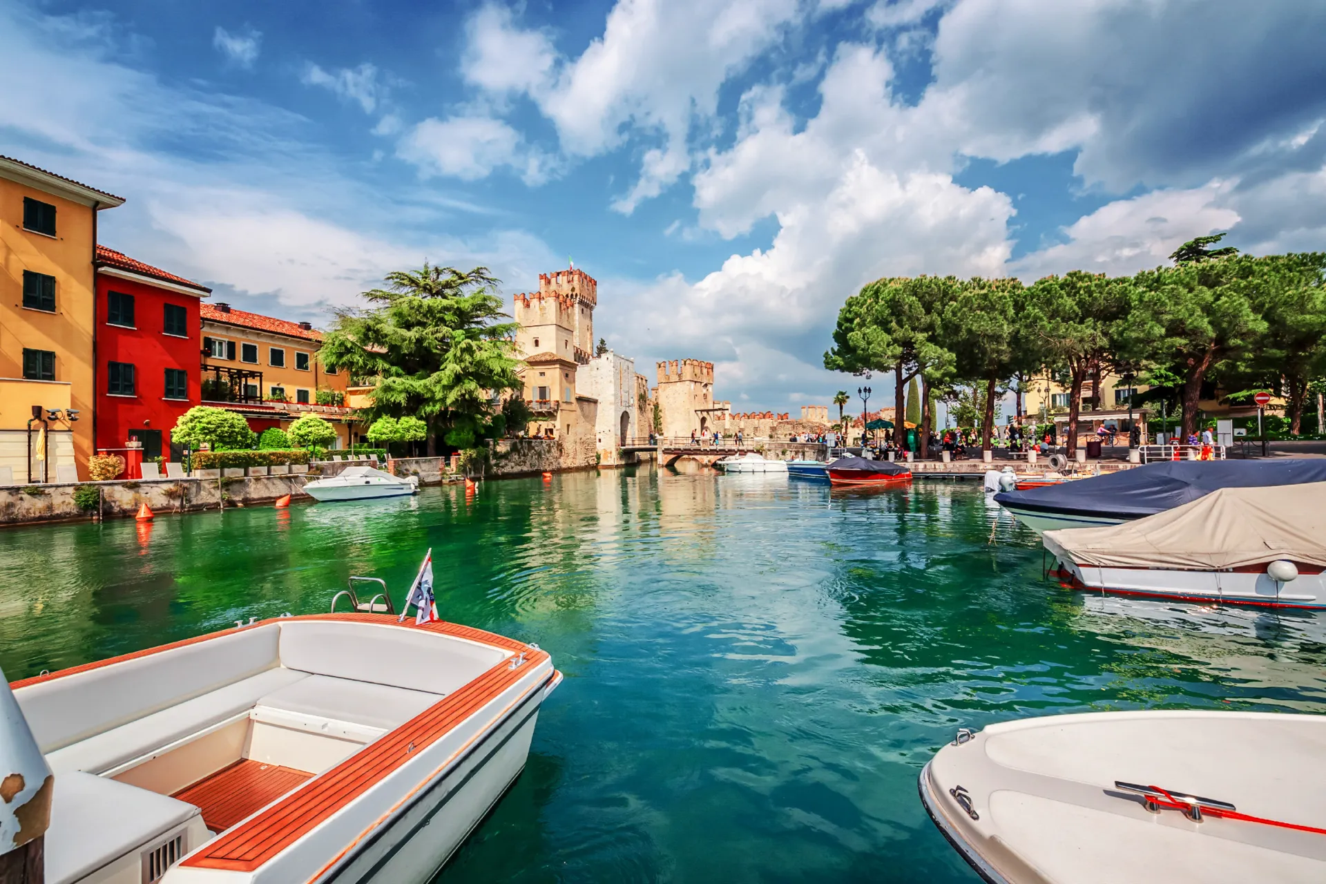 Zamek Scaligerów w Sirmione nad jeziorem Garda Zamek Scaligerów w Sirmione nad jeziorem Garda