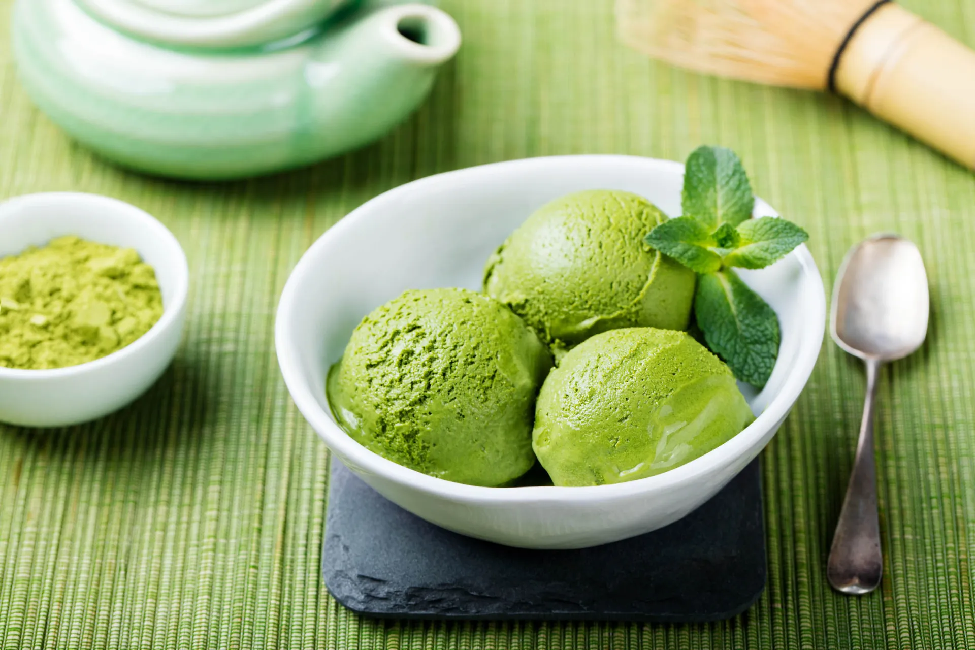 Lody matcha – japońskie lody z zielonej herbaty z prawdziwym proszkiem matcha