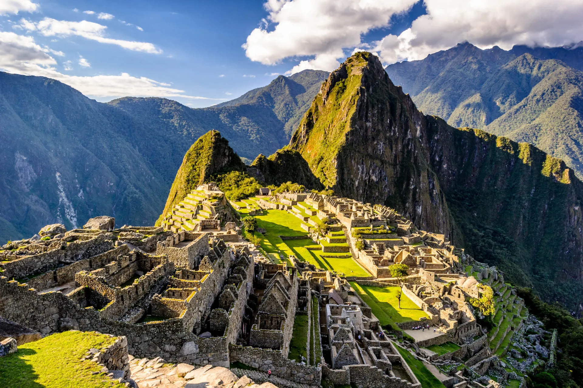 Machu Picchu – ikoniczna ruina Inków i jeden z siedmiu cudów świata Machu Picchu – ikoniczna ruina Inków i jeden z siedmiu cudów świata