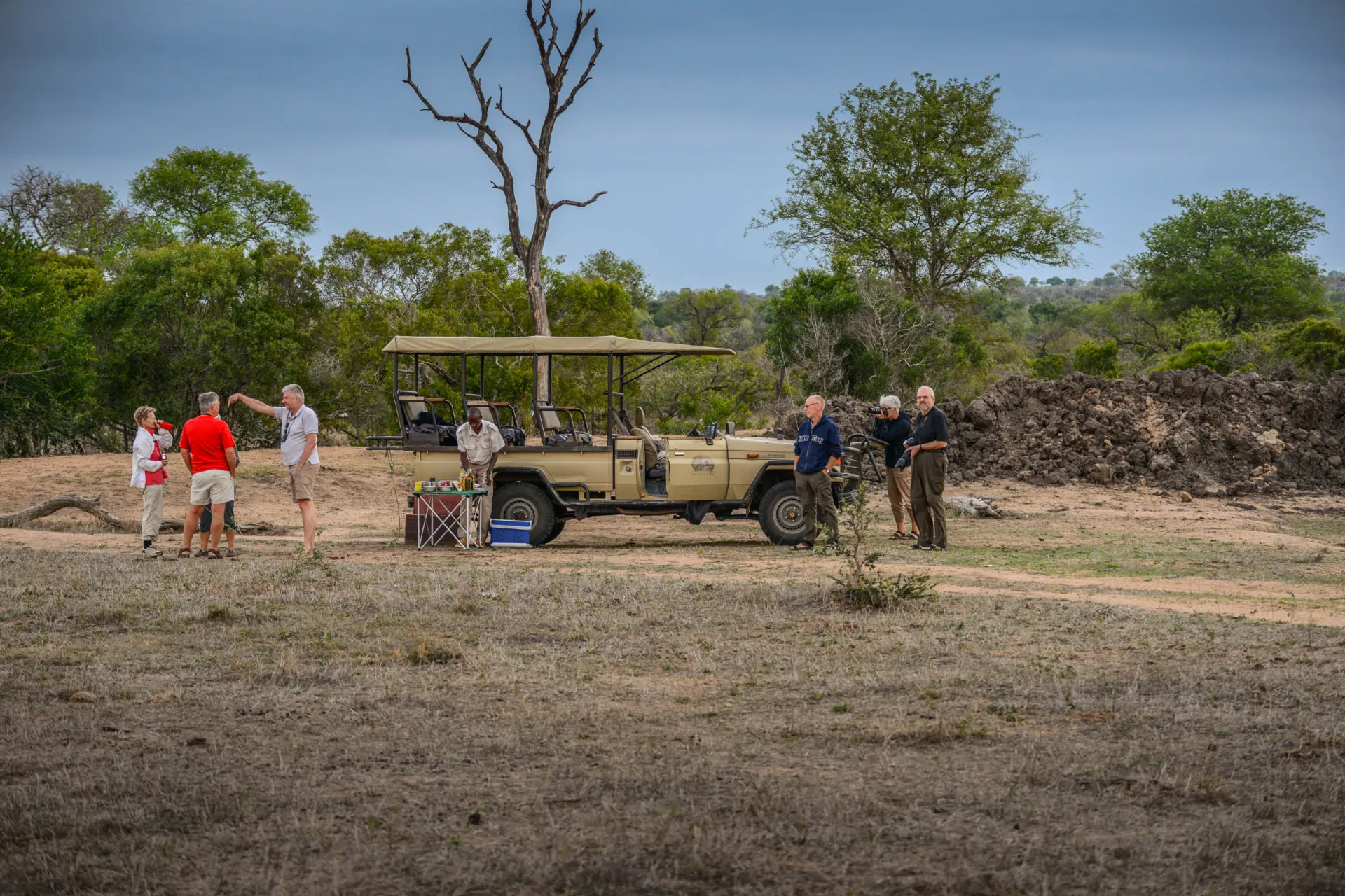 Strażnik przygotowuje bar