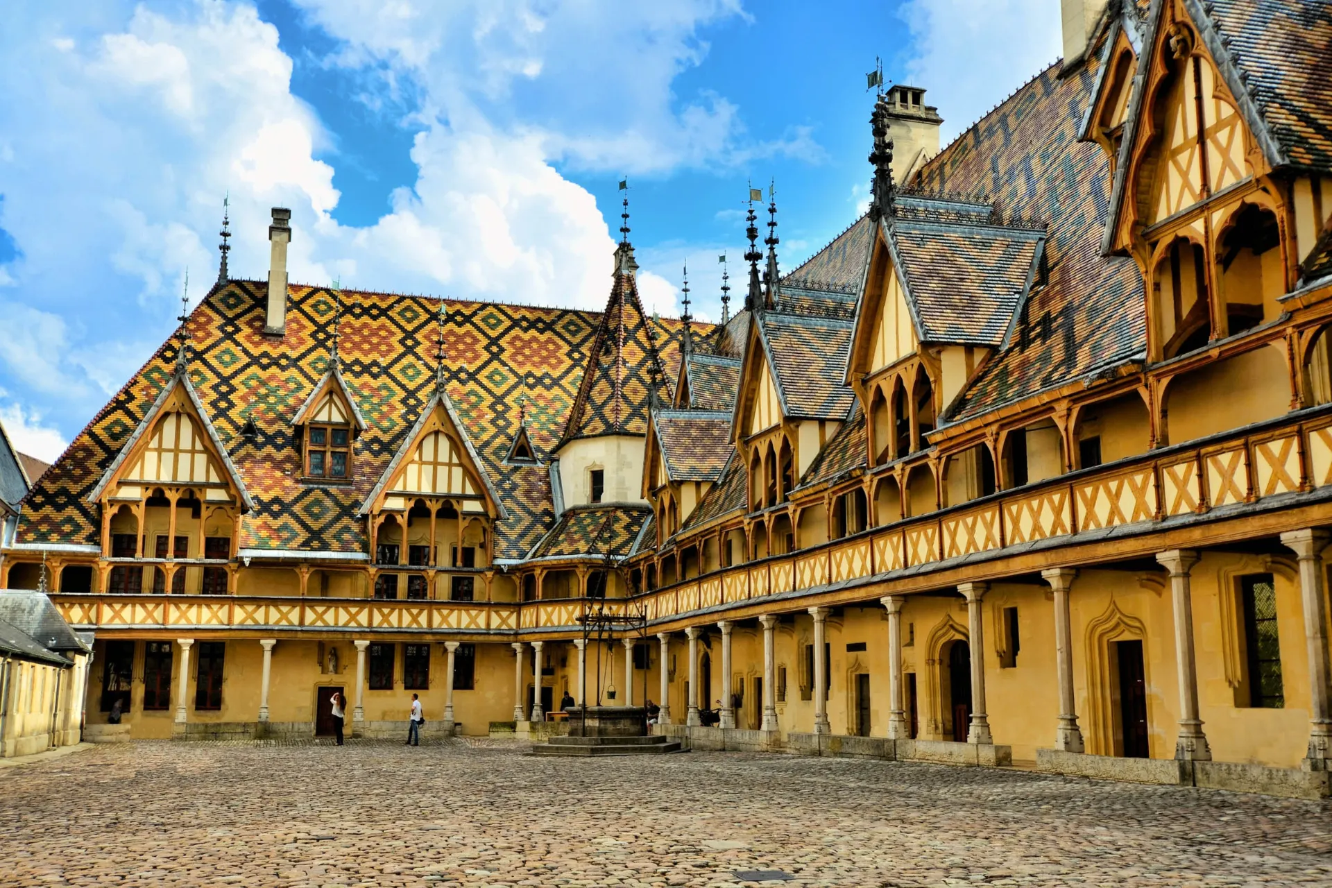 Hôtel Dieu - arcydzieło architektury w Beaune