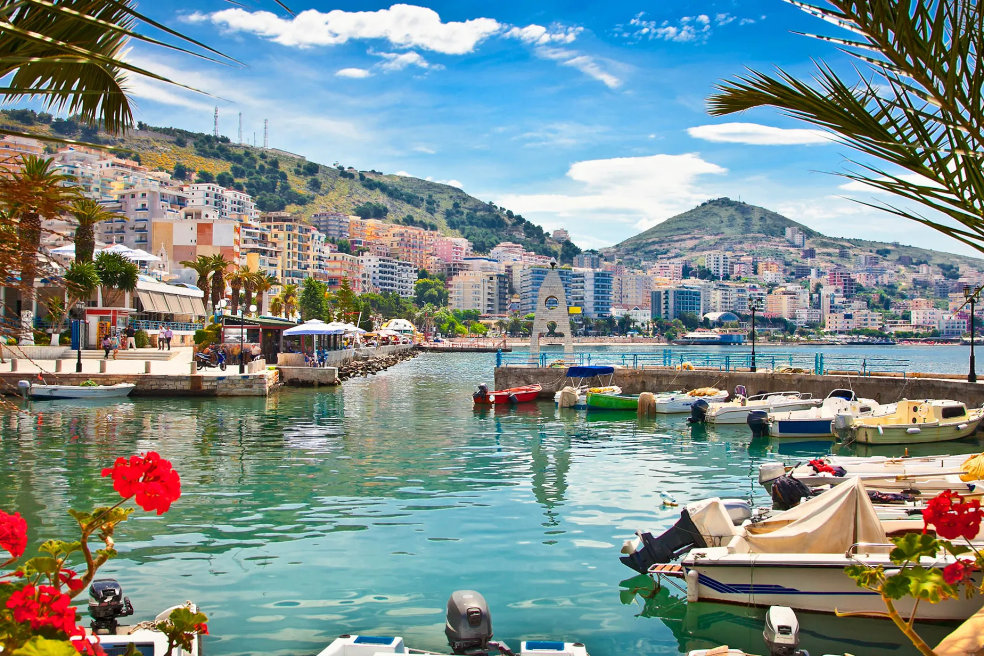 Piękna nadmorska promenada w Sarandzie, Albania Piękna nadmorska promenada w Sarandzie, Albania