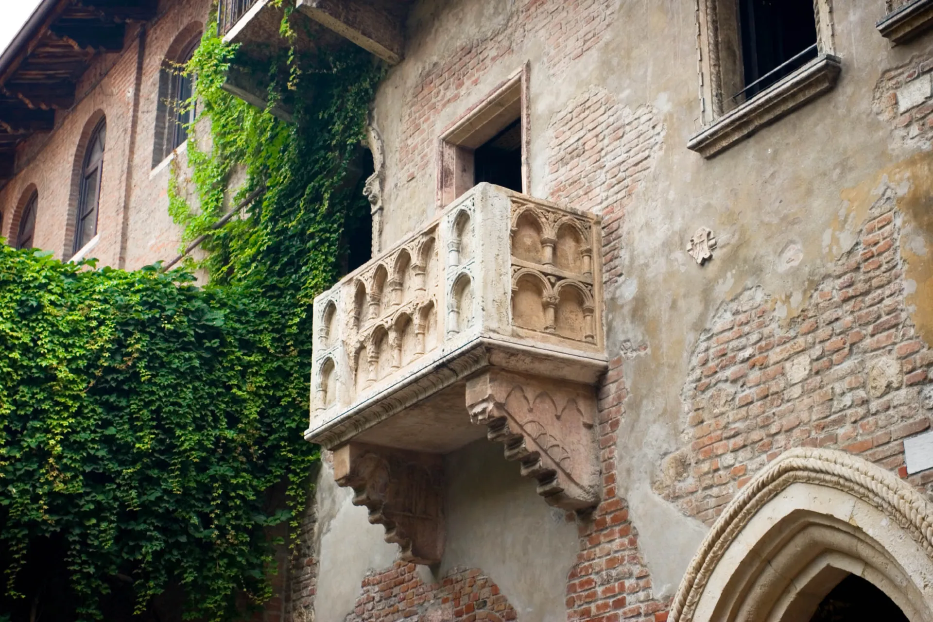 Słynny balkon Romea i Julii w Weronie Słynny balkon Romea i Julii w Weronie