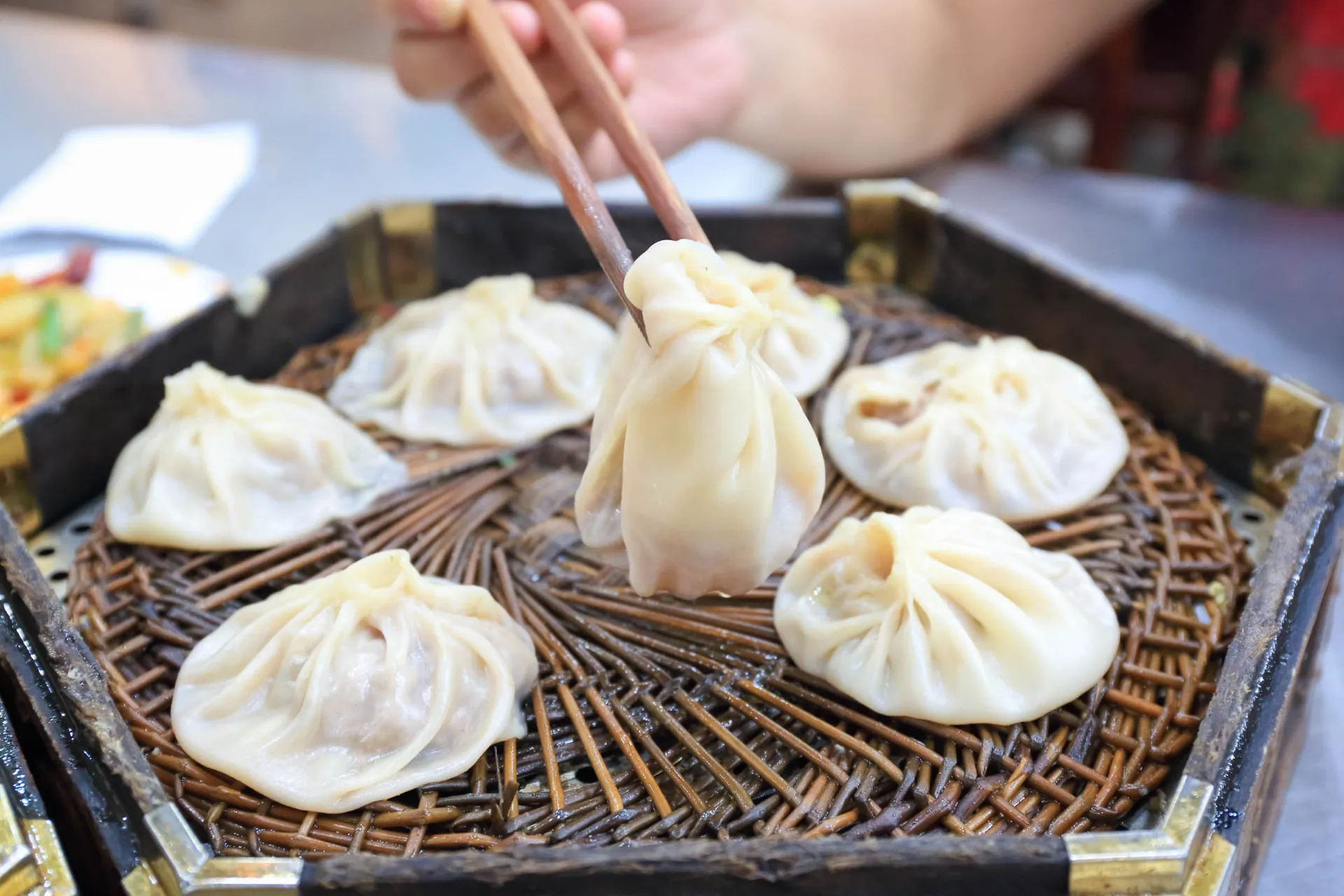 Xiao long bao – chińskie pierożki z zupą ze Szanghaju