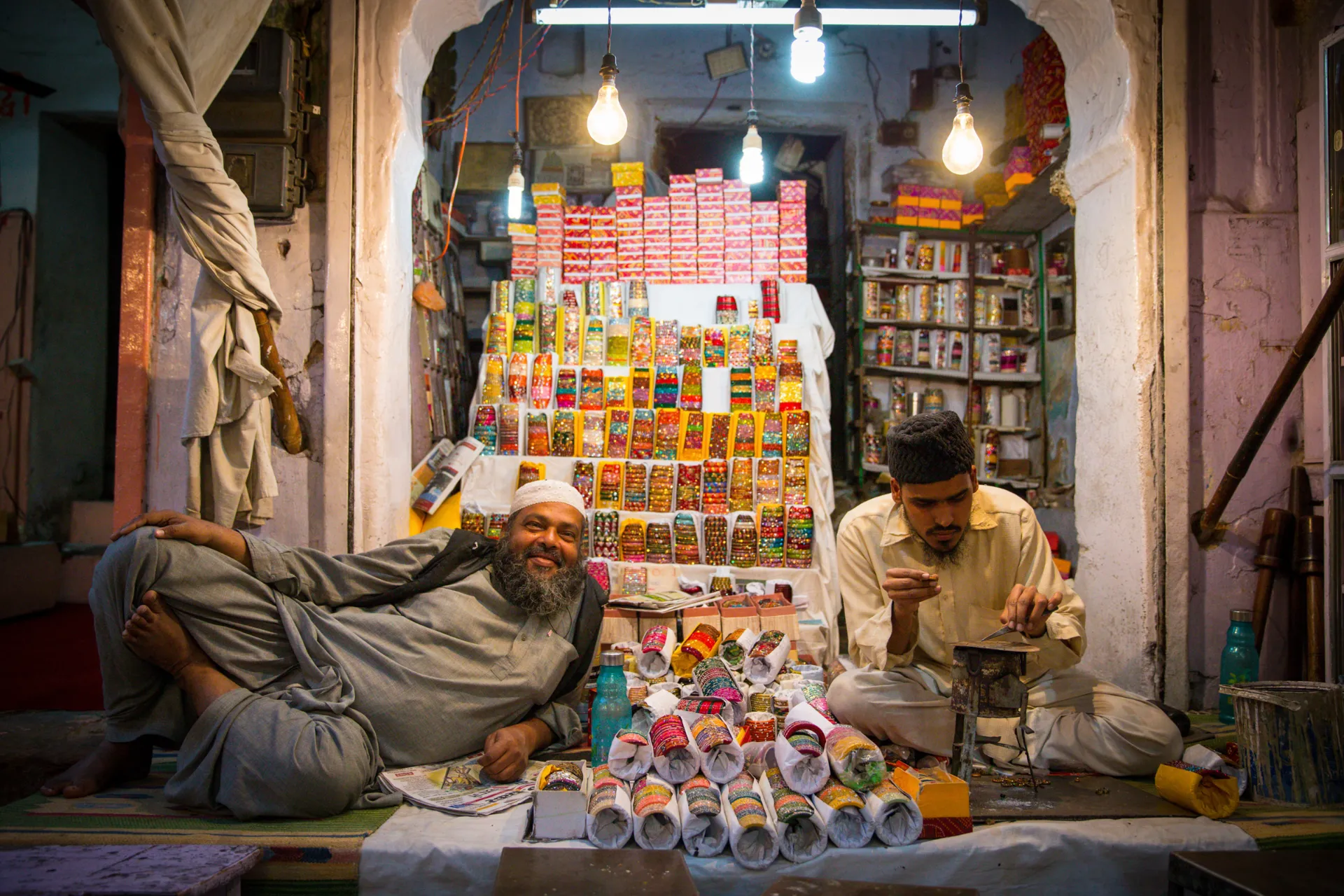 W małych sklepach zawsze panuje ruch W małych sklepach zawsze panuje ruch