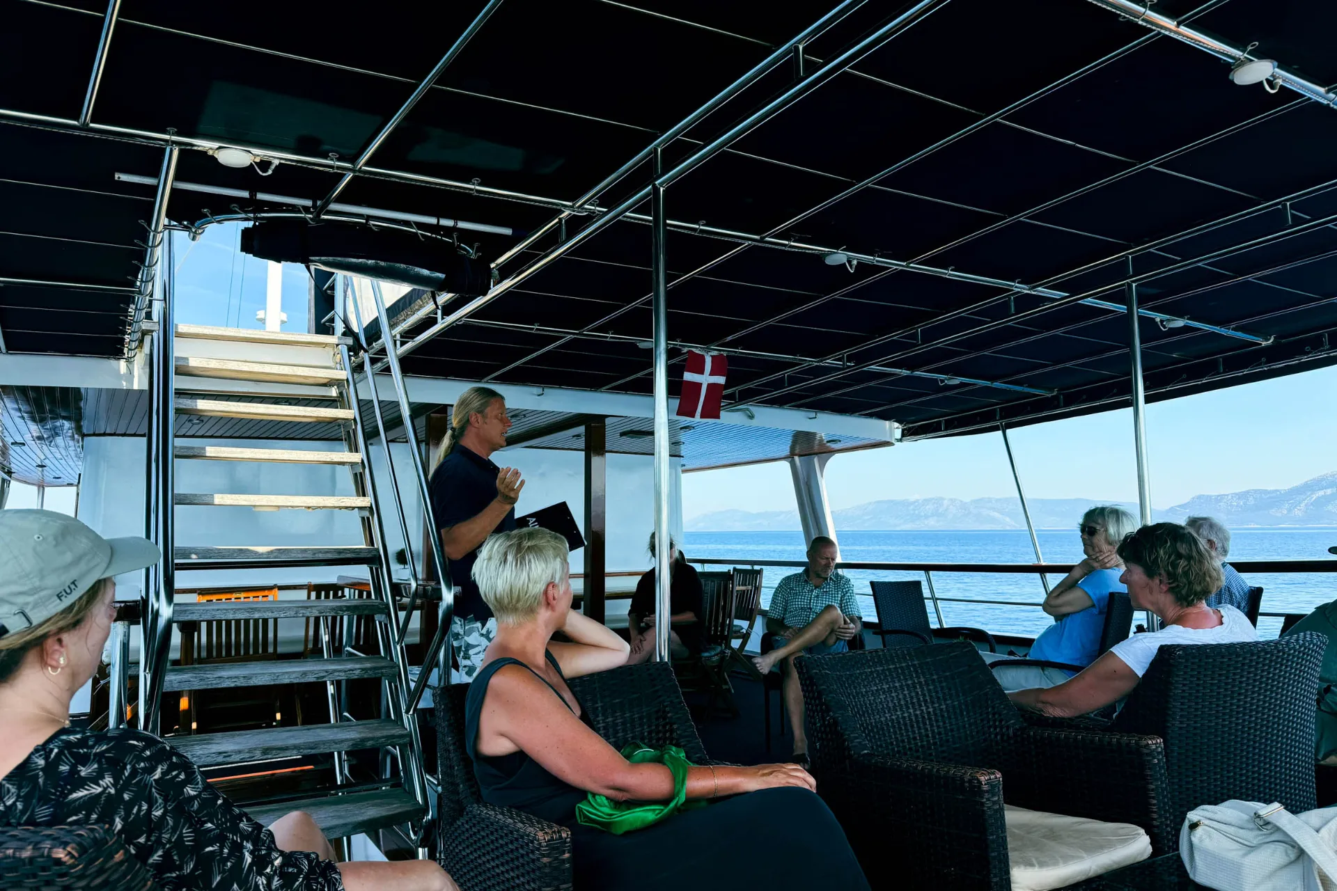 Przewodnik informuje na pokładzie Przewodnik informuje na pokładzie