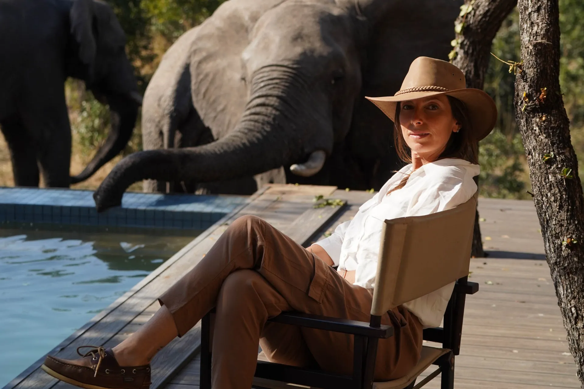 Spotkanie przy basenie w Mantobeni Spotkanie przy basenie w Mantobeni