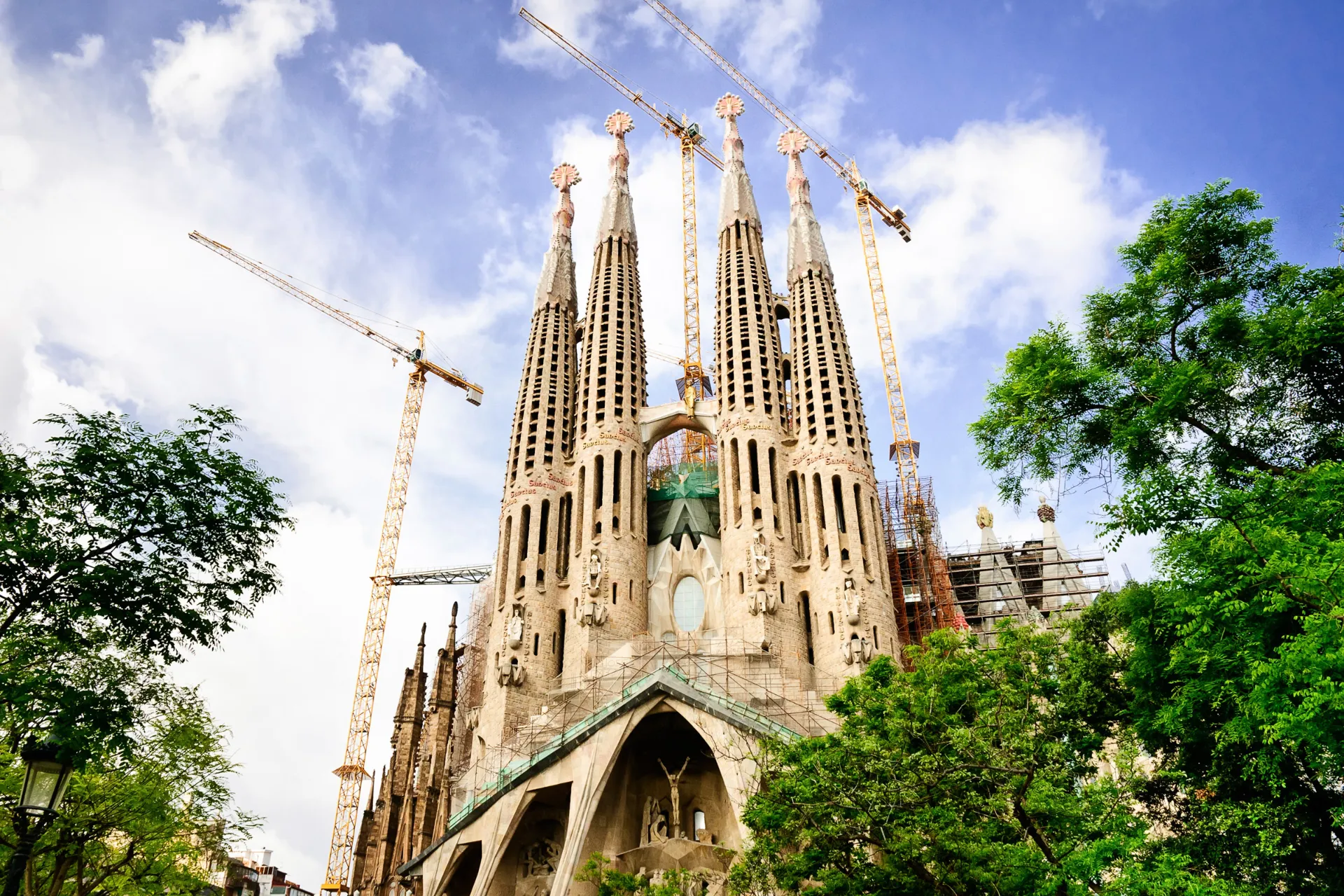 Niedokończone arcydzieło Gaudíego jest nadal w budowie po 140 latach Niedokończone arcydzieło Gaudíego jest nadal w budowie po 140 latach