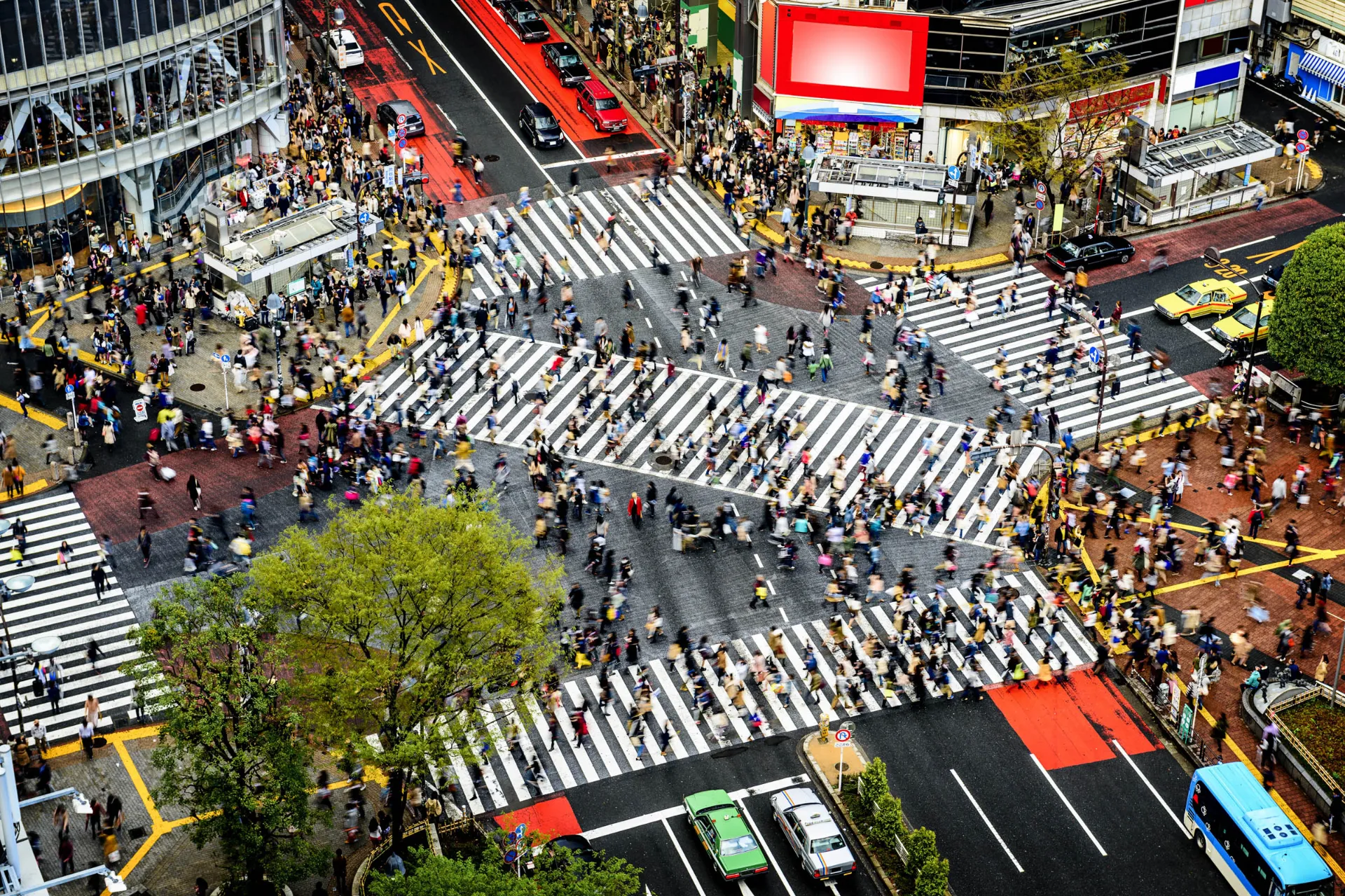 Słynne przejście dla pieszych w dzielnicy Shibuya Słynne przejście dla pieszych w dzielnicy Shibuya