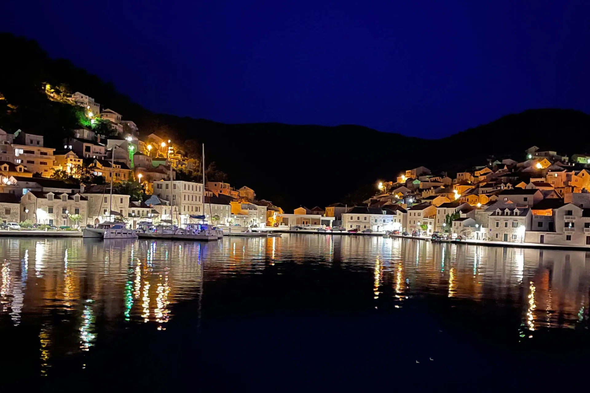 Nocna atmosfera w Pučišća Nocna atmosfera w Pučišća